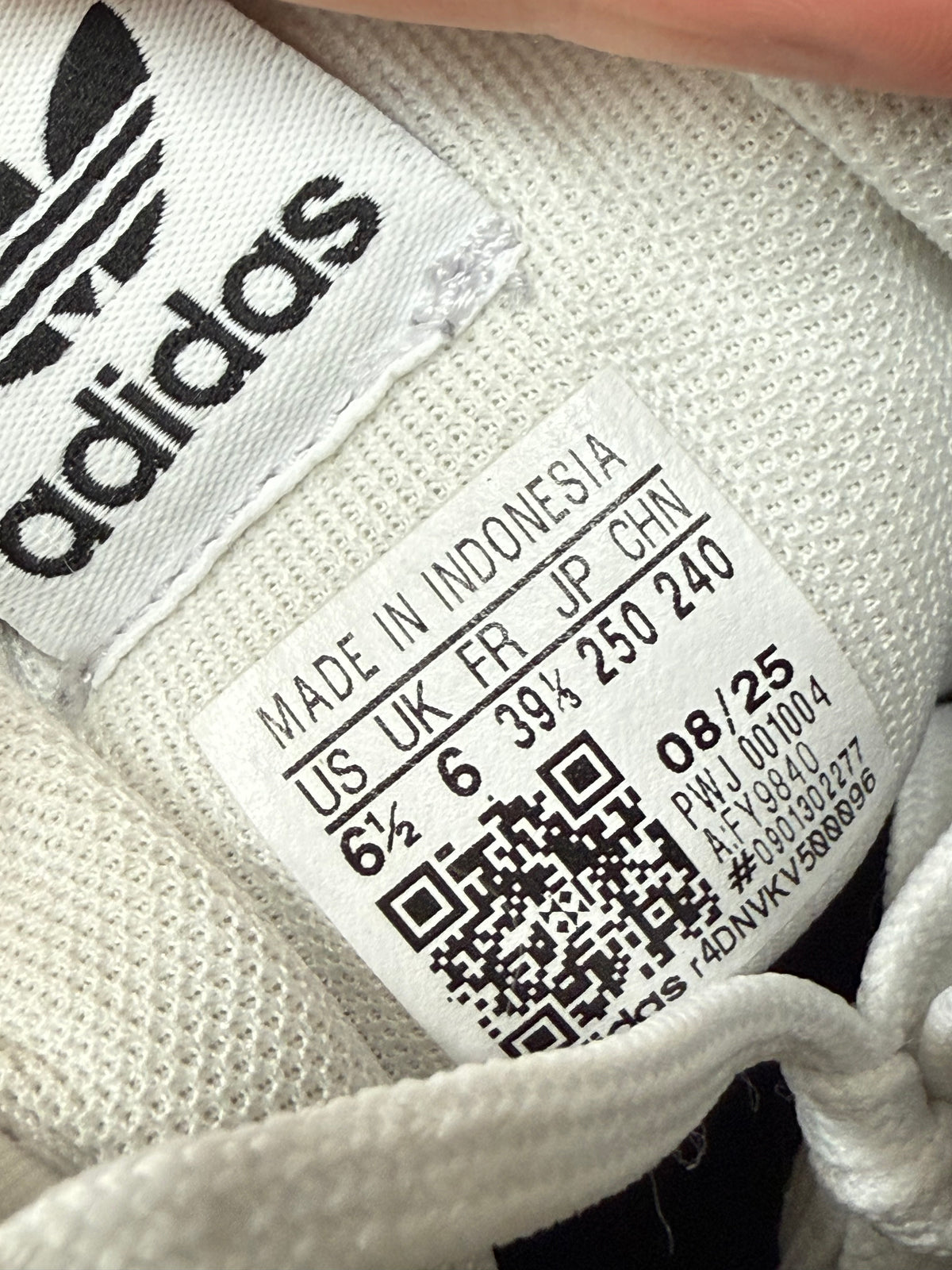Adidas NY 90 Sneakers (Mens 6.5/ Womens 7.5)