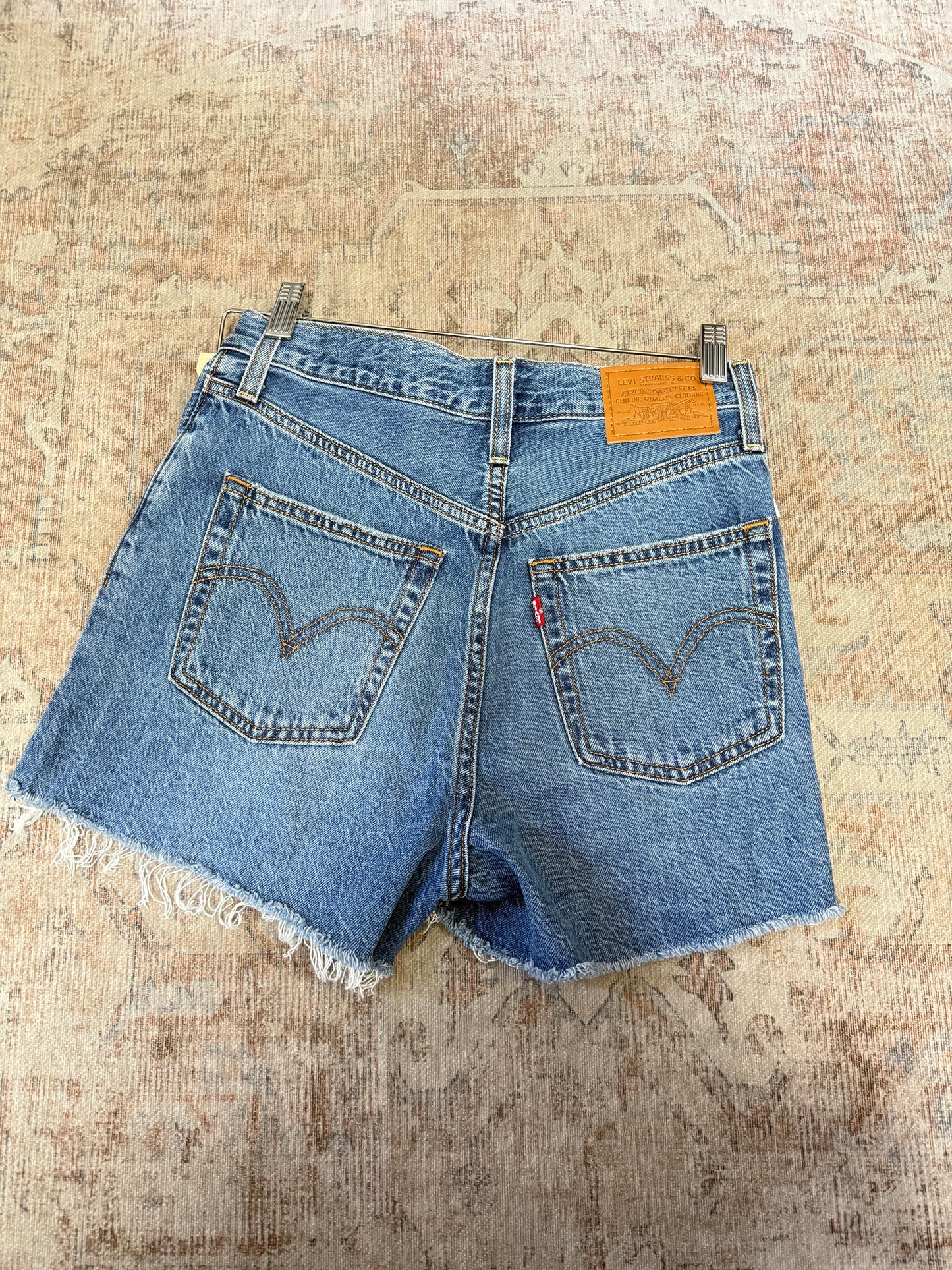 Levi’s Ribcage HR Shorts (27)