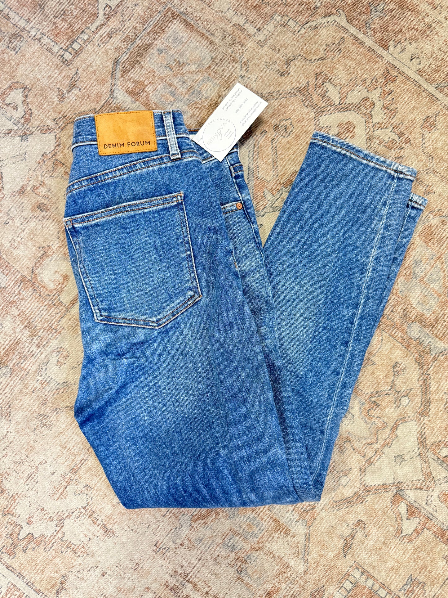 Denim Forum Lola HR Skinny Jeans (27x26)