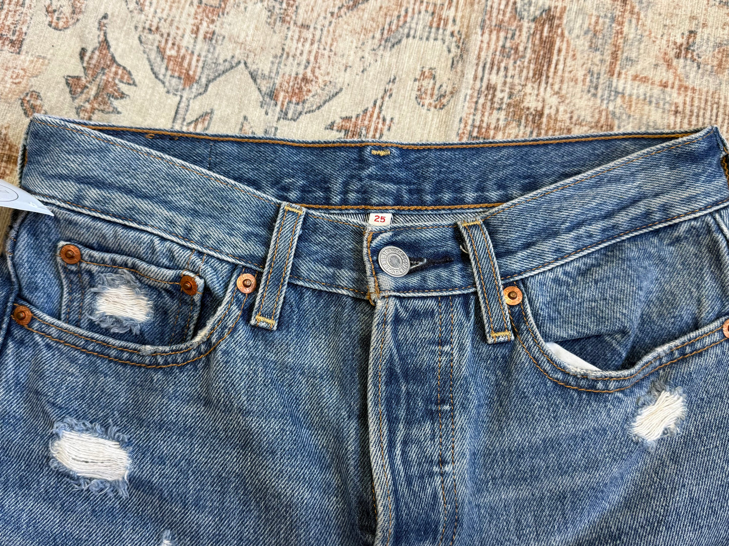 Levi 501 Ripped Jeans (25x28)