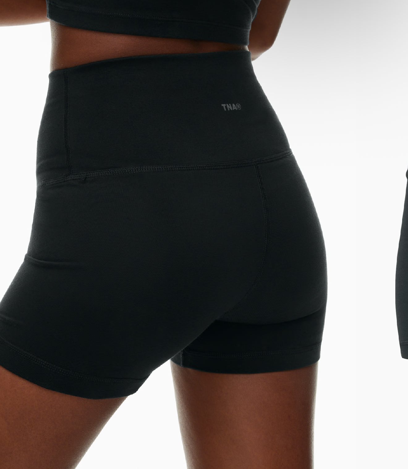 Aritzia TNA Hold It Atmosphere HR Shorts 3” (L)