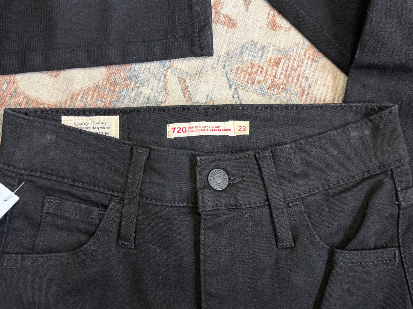 Levi Super Skinny HR (23x30)