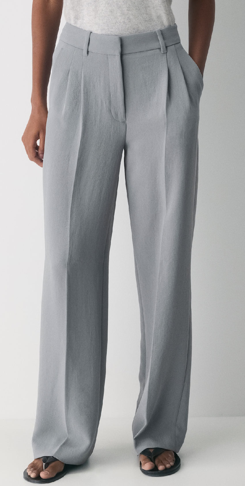 Aritzia The Effortless Pant 32” (2)