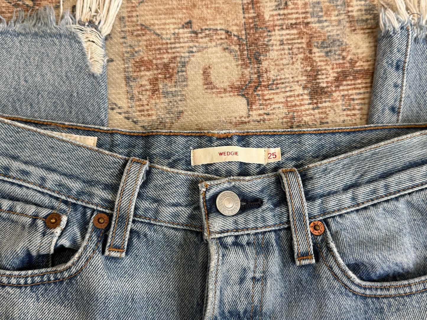 Levi Wedgie HR Jeans (25x28)