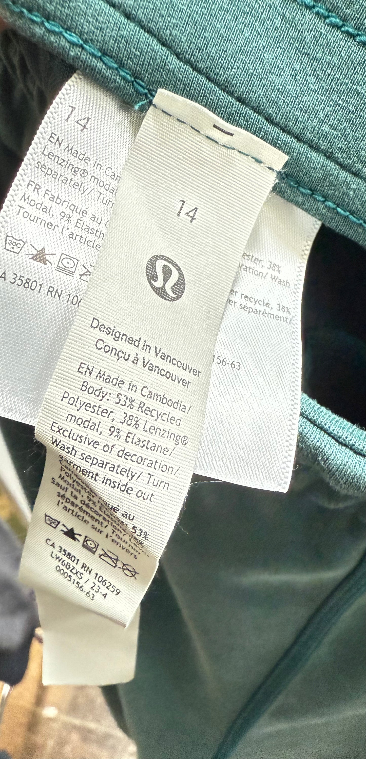 Lululemon Softstreme Straight Leg Crop 25” (14)