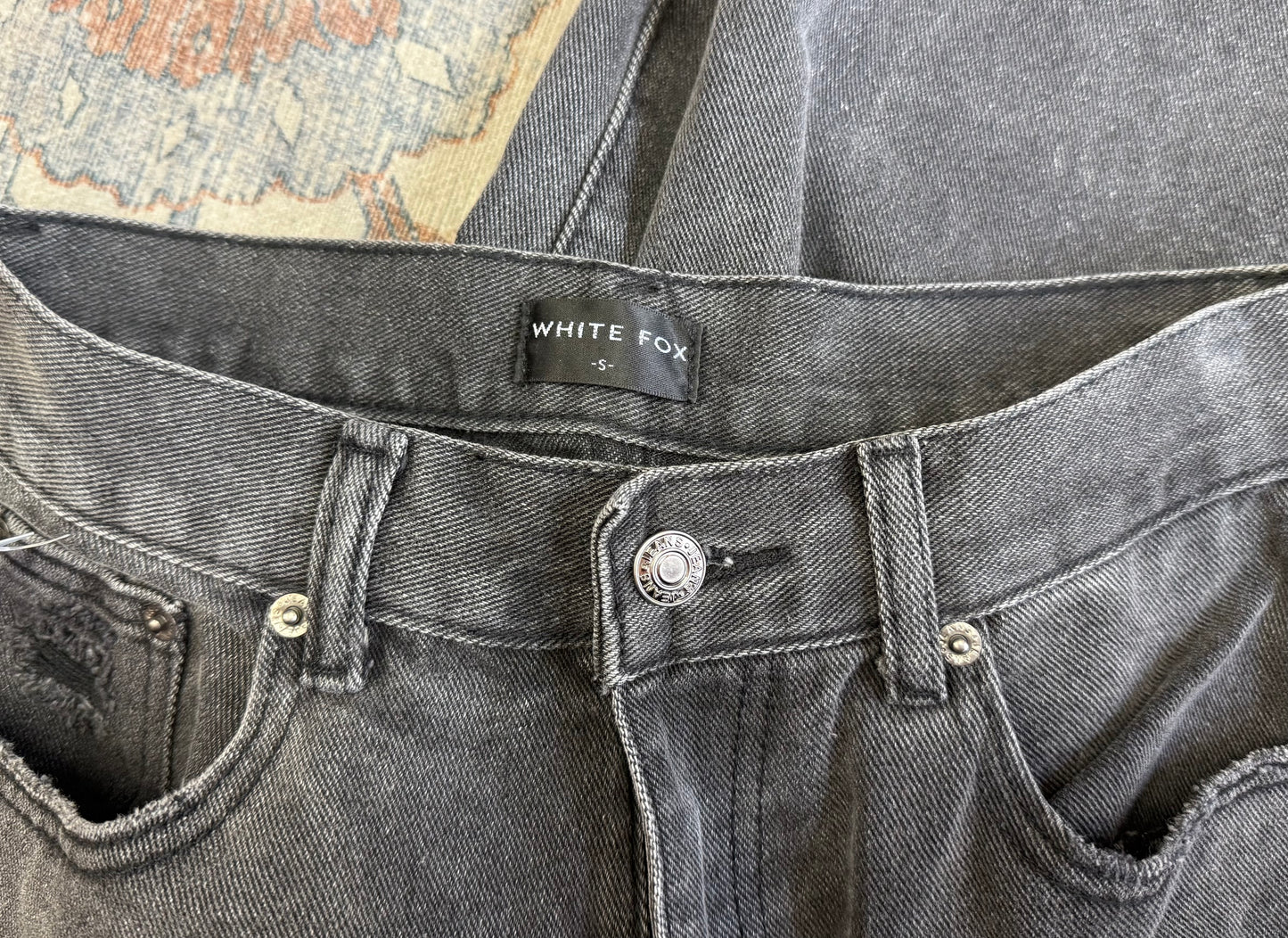 White Fox On Replay HR Straight Jeans (Small x 32”)