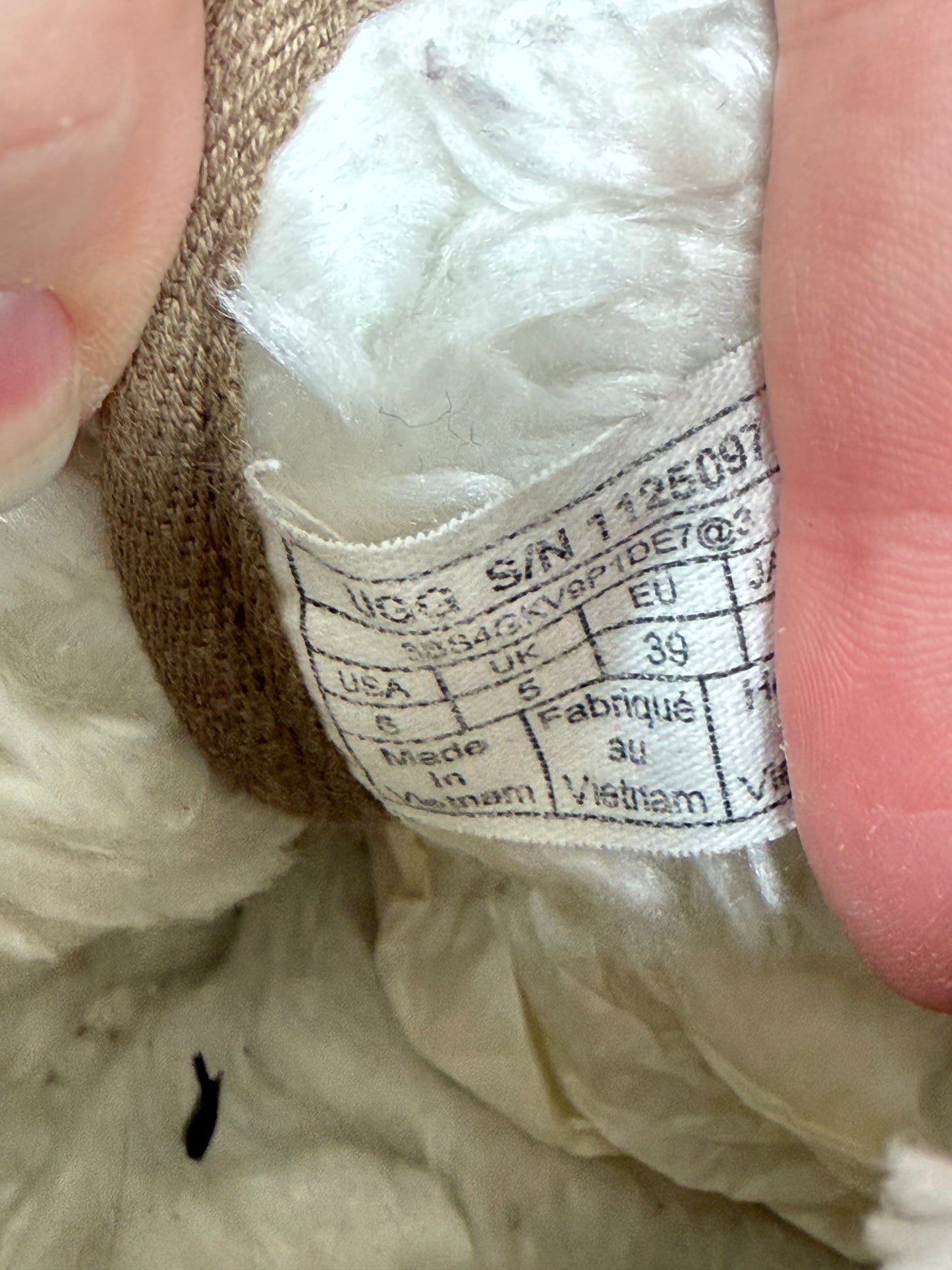 Ugh Neumel Boots (Womens 7.5)