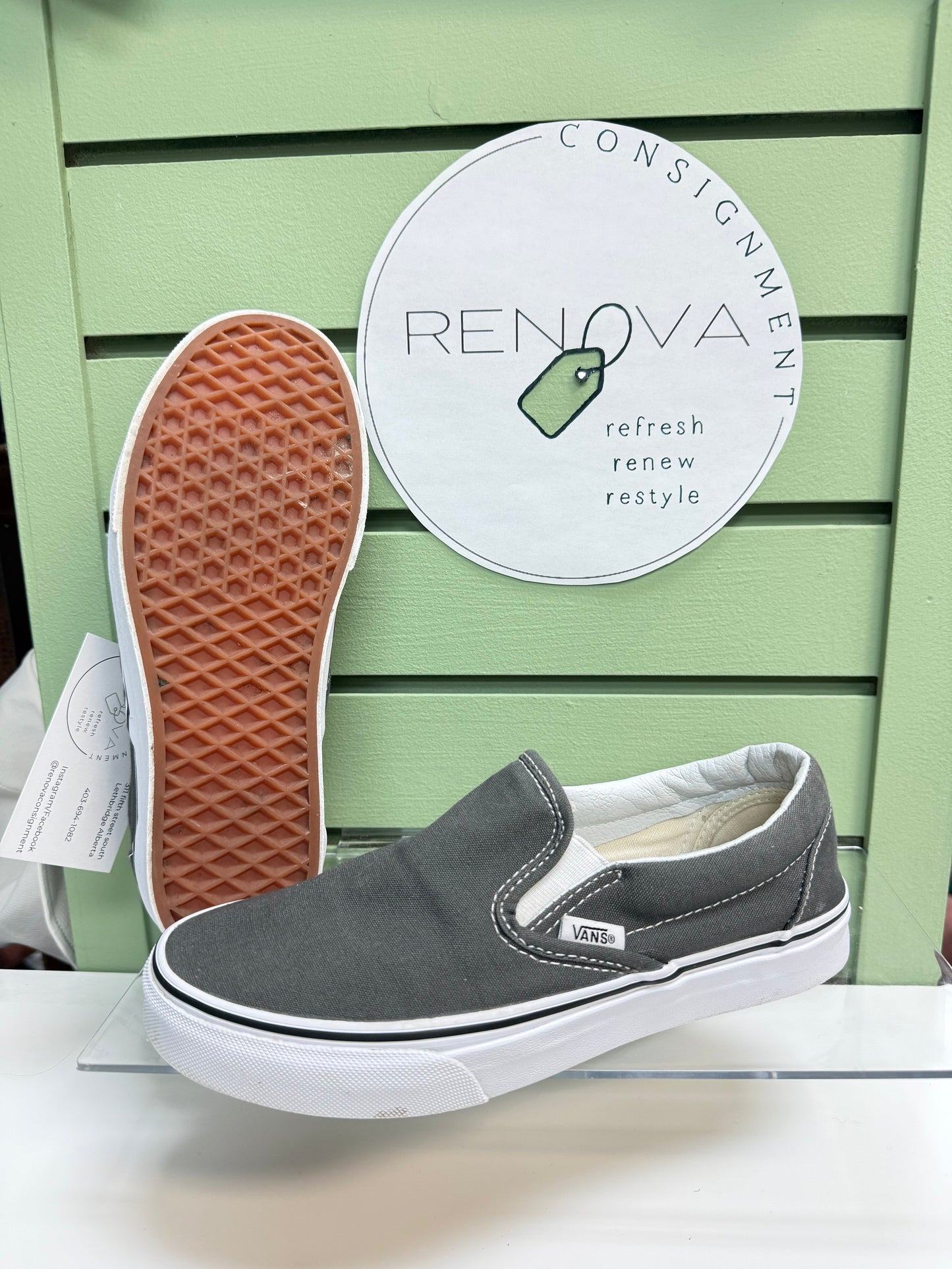 Vans Classic Slip On Sneakers (Womens 7)