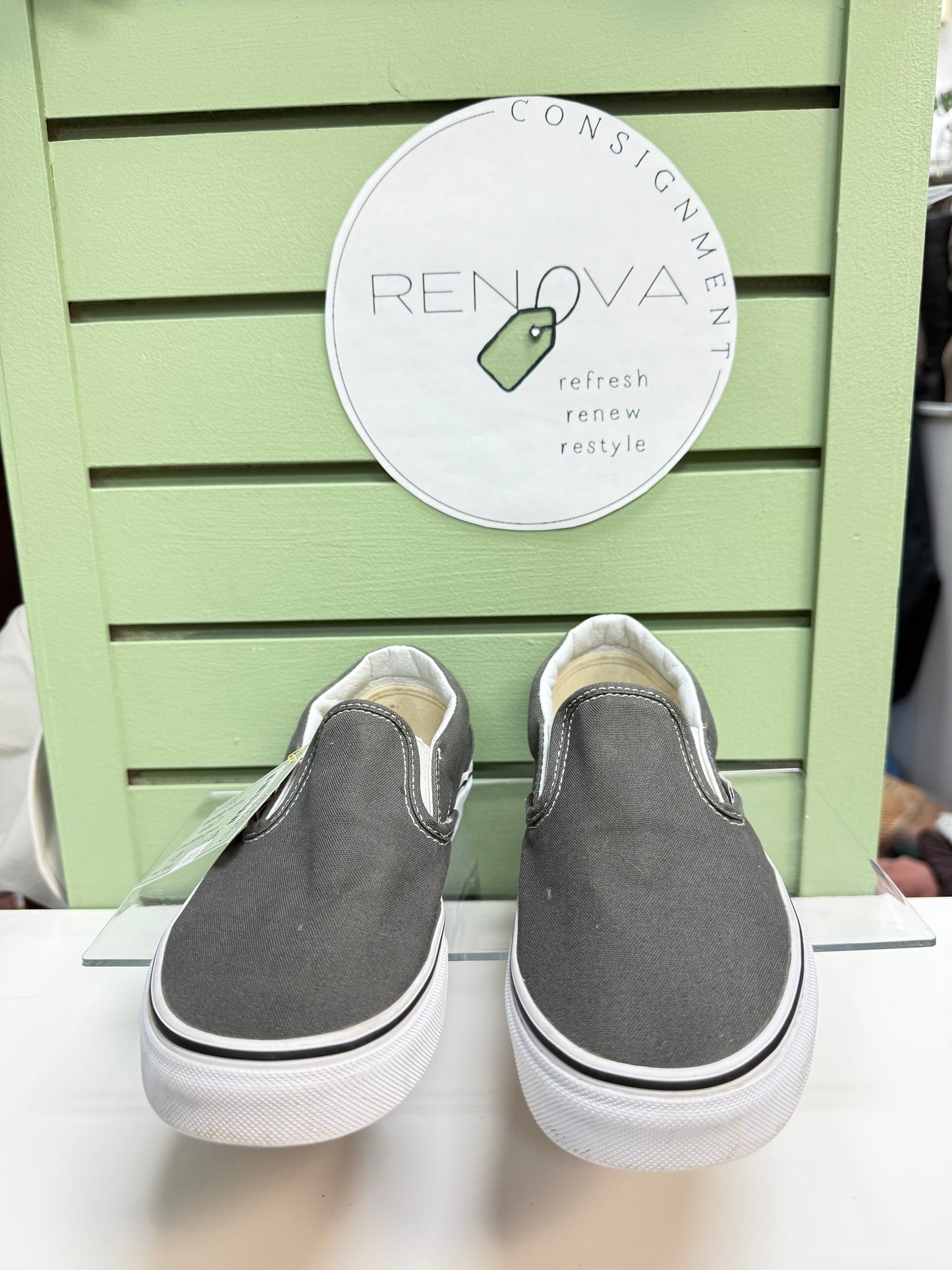 Vans Classic Slip On Sneakers (Womens 7)