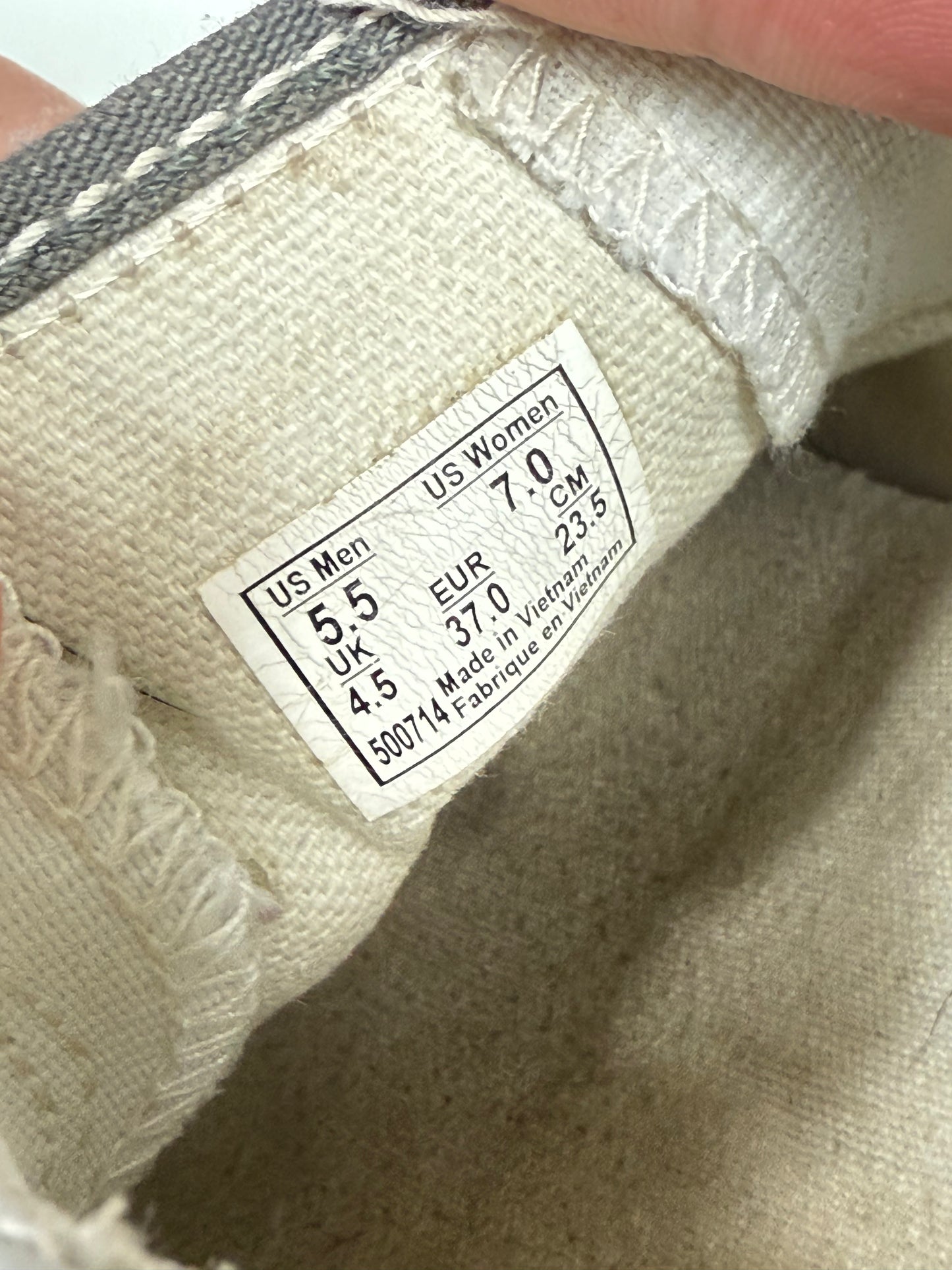 Vans Classic Slip On Sneakers (Womens 7)