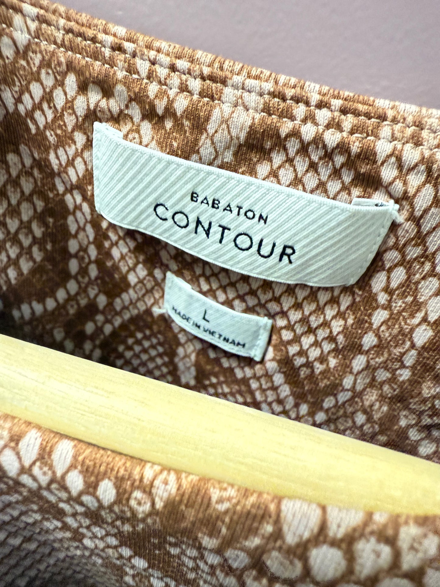 Aritzia Babaton Contour Crop Tank (L)