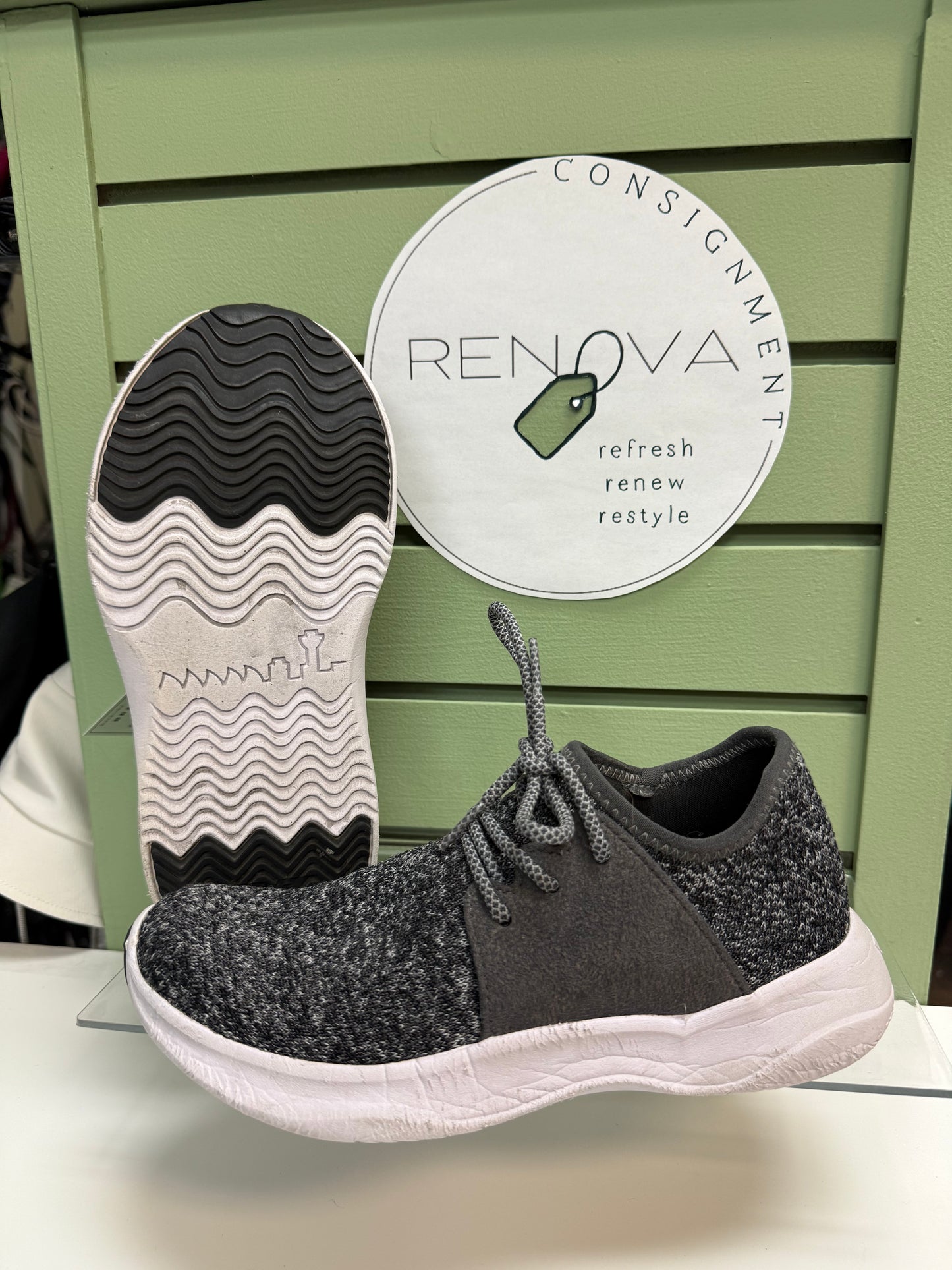Vessi Everyday Runners (Womens 6)