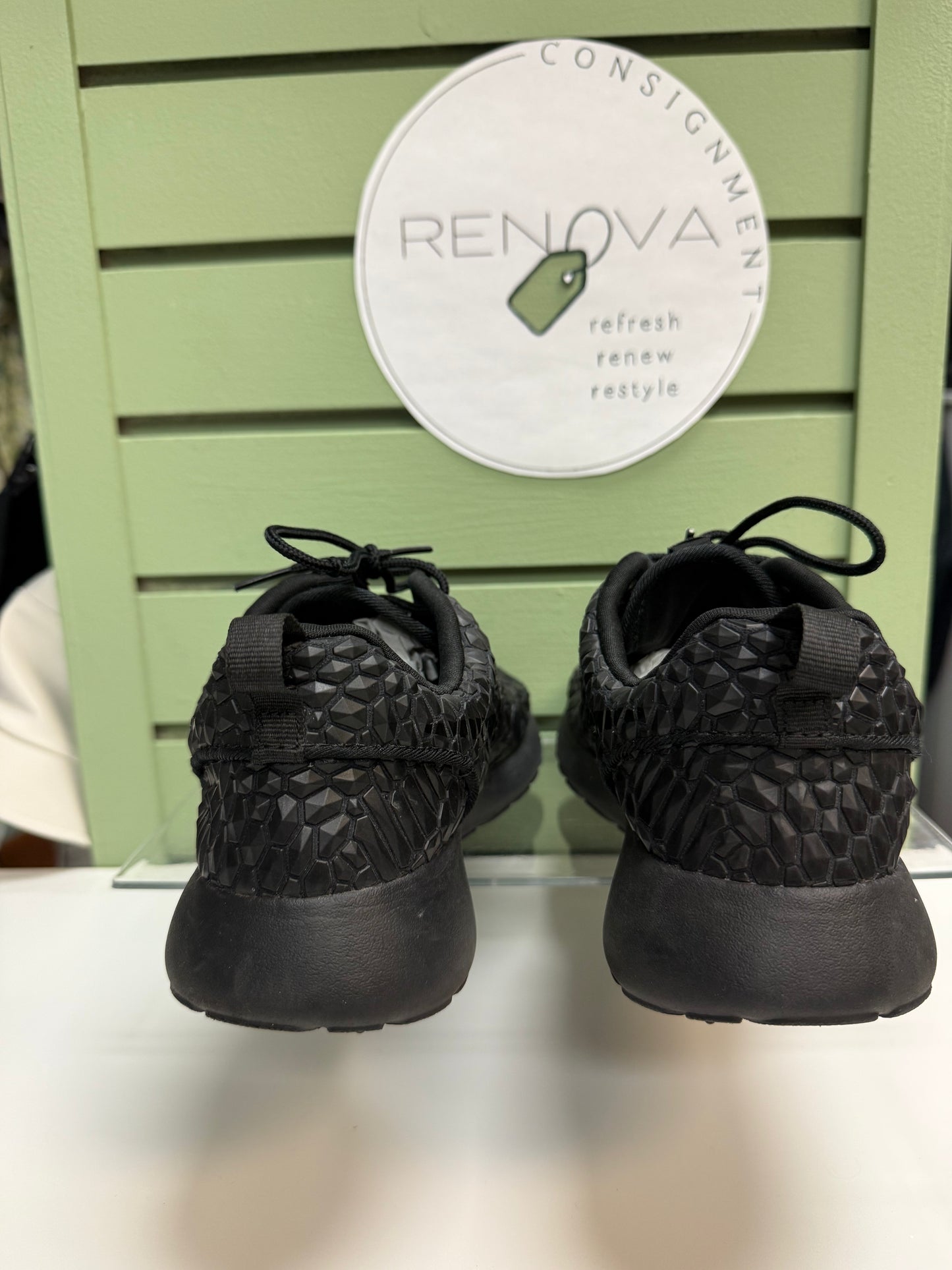 Nike Roshe Diamondback Runners (Womens 6.5)