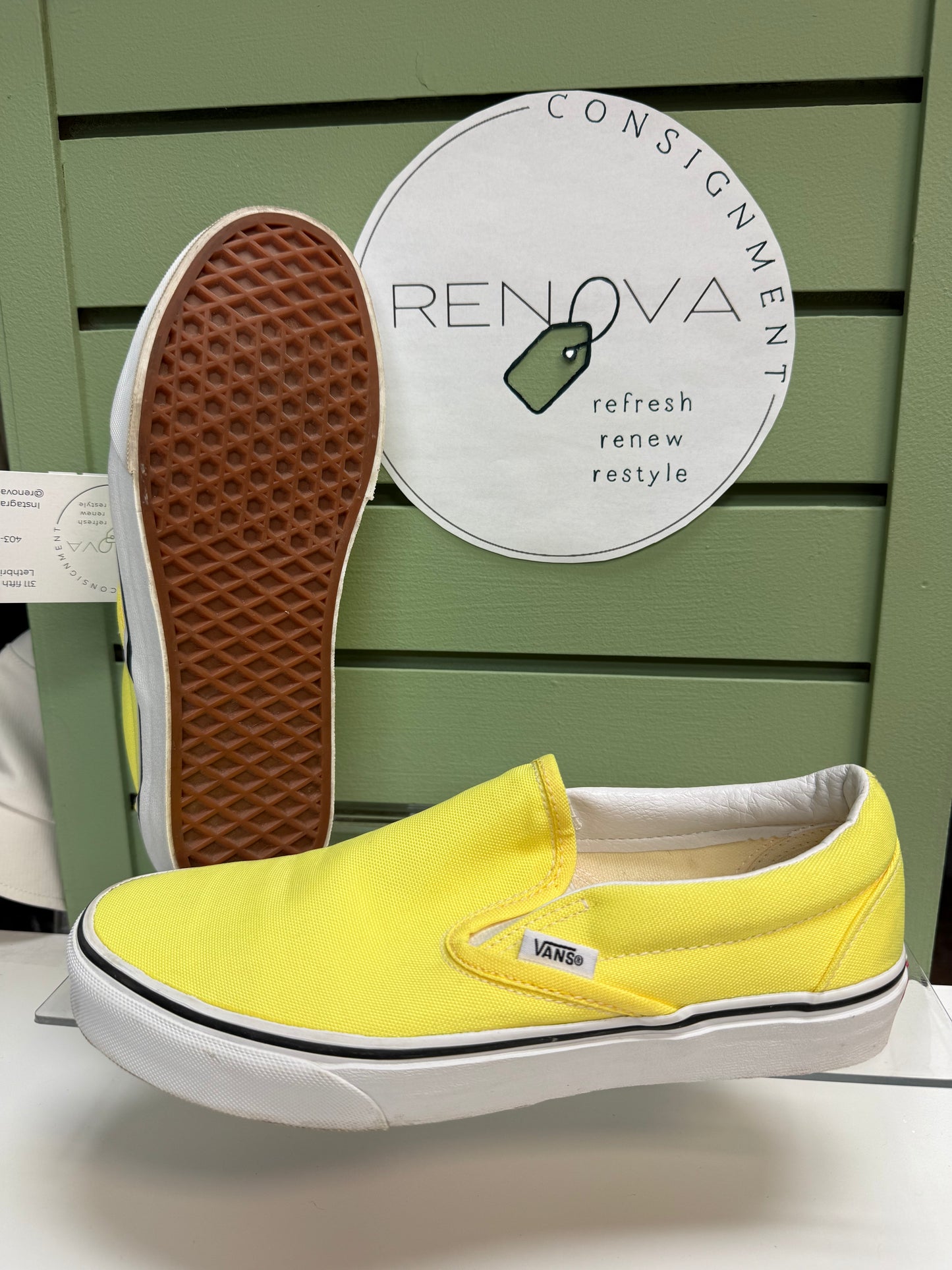 Vans Classic Slip On Sneakers (Womens 9)