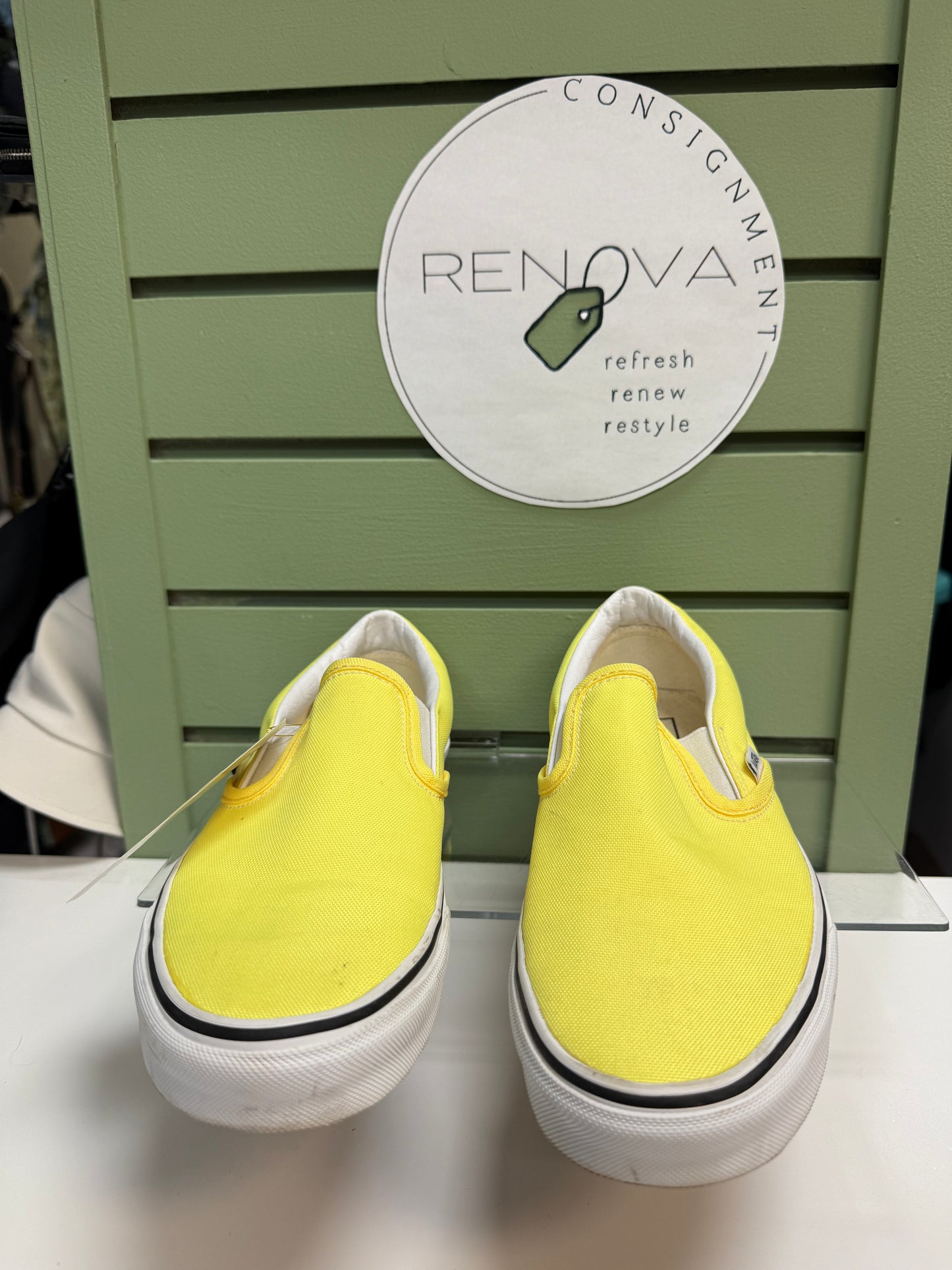 Vans Classic Slip On Sneakers (Womens 9)
