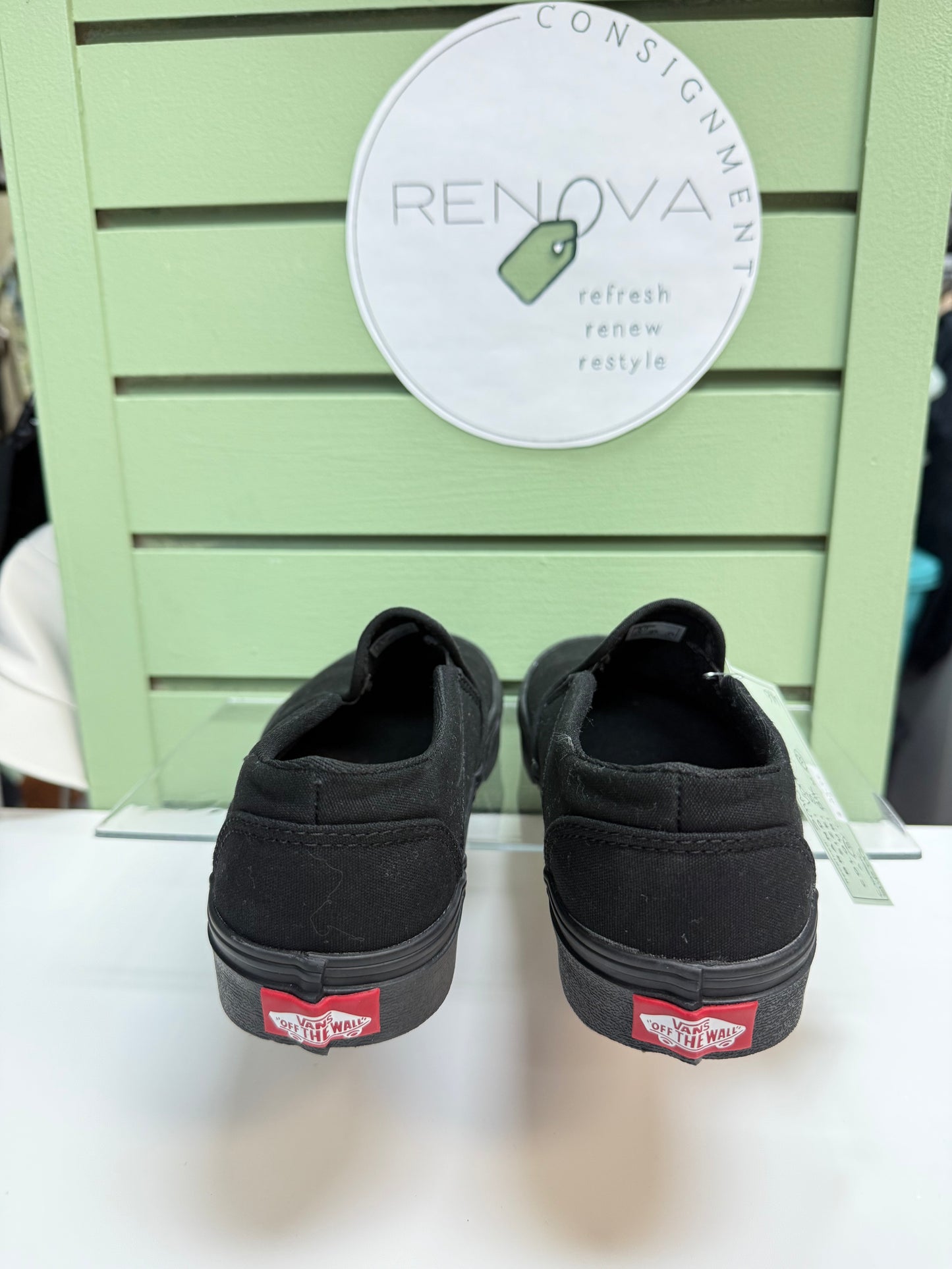 Vans Classic Slip On Sneakers (Womens 8)
