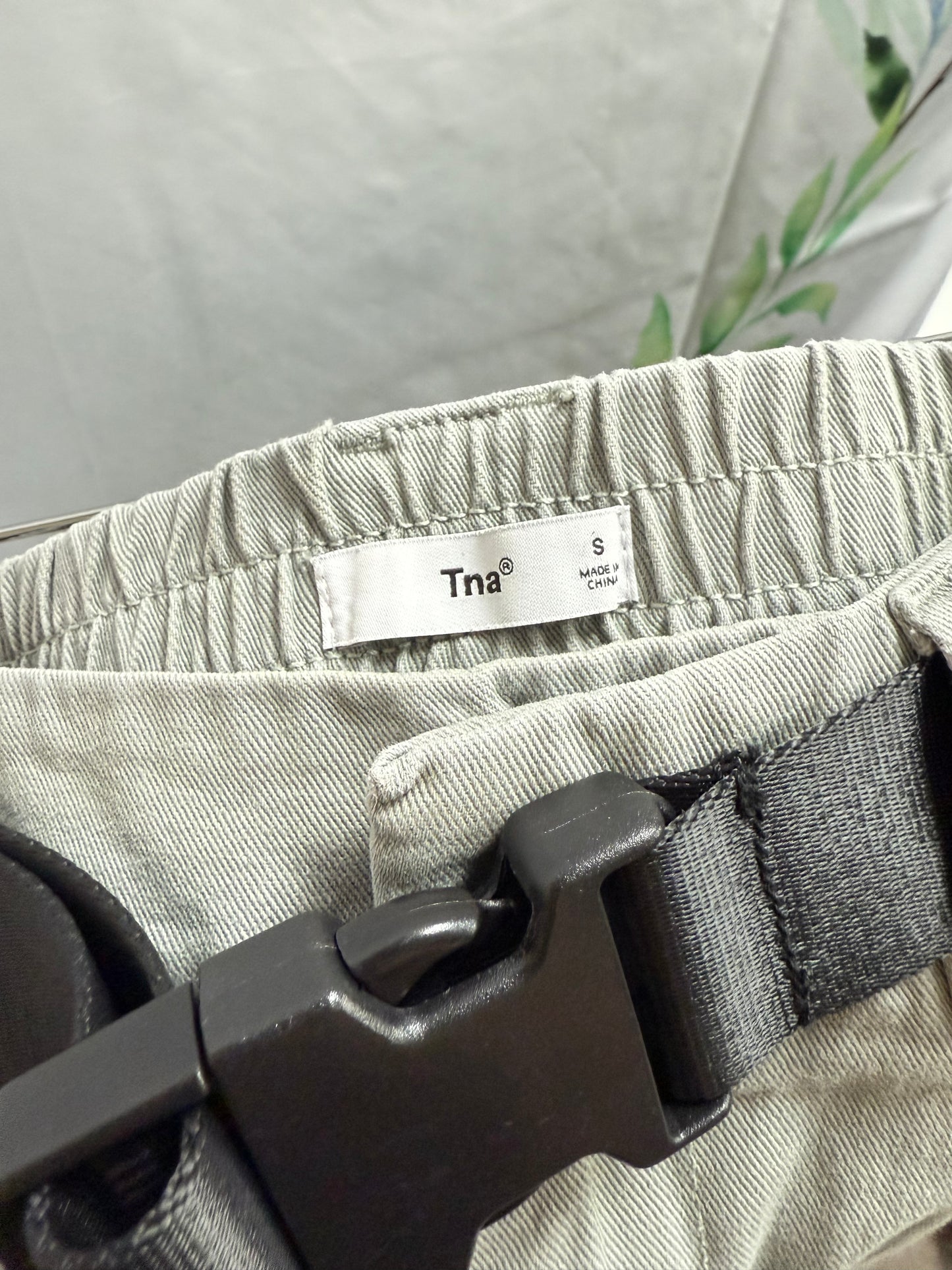 Aritzia TNA Cargo Pant 29” (S)