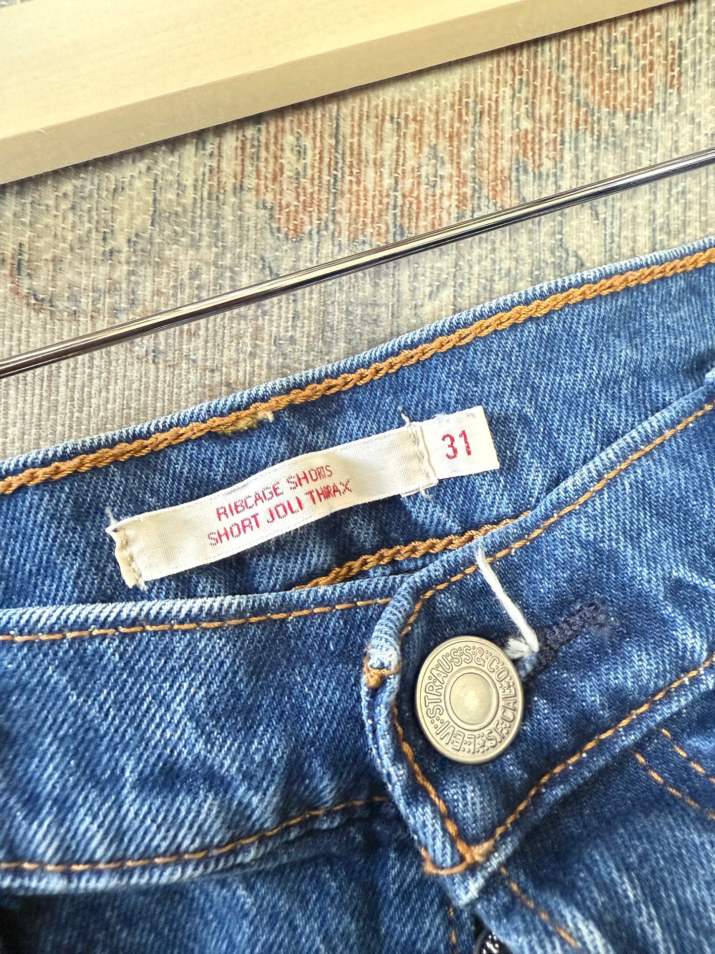 Levi’s Ribcage HR Shorts (31)