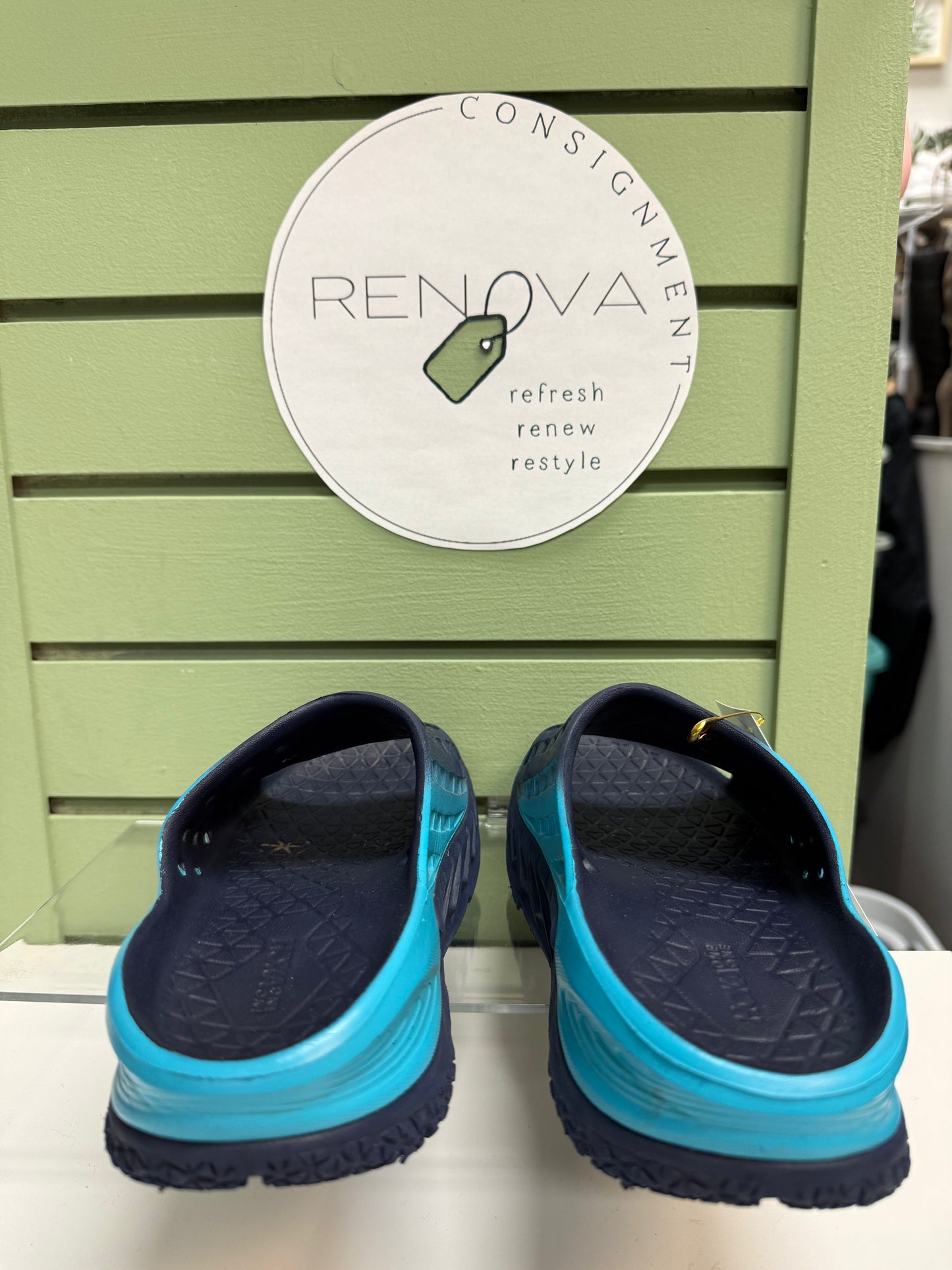 Hoka One One Slides (Womens 7)