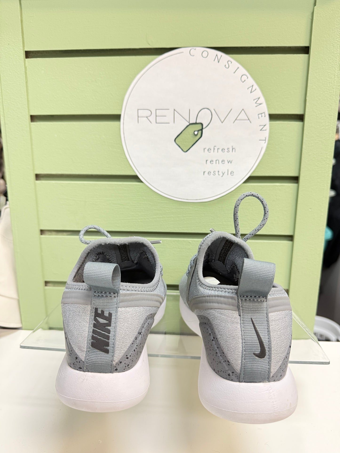 Nike LunaCharge Runners (Womens 7)