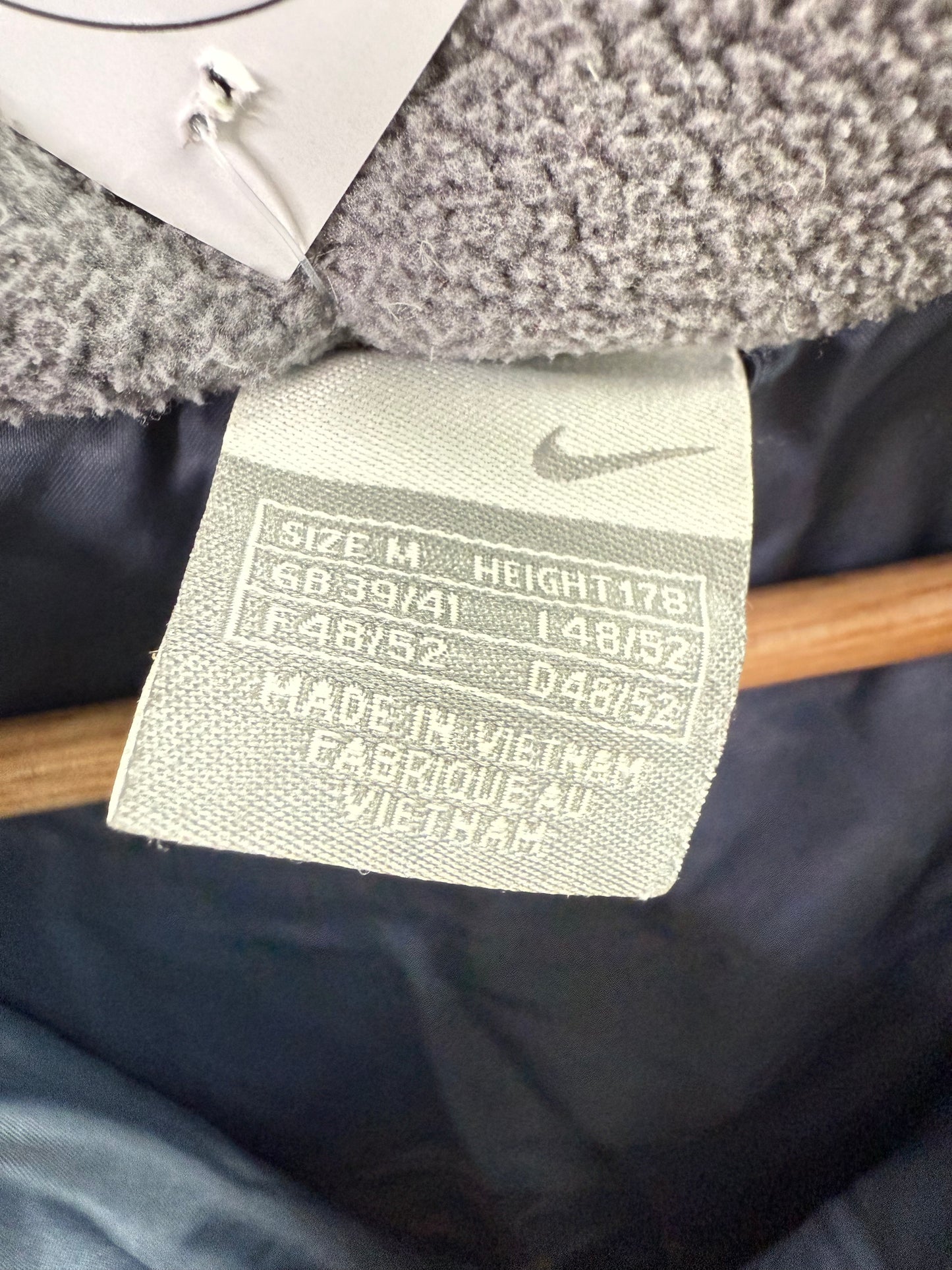 Nike Early 2000s Vintage Puffer Jacket (M)