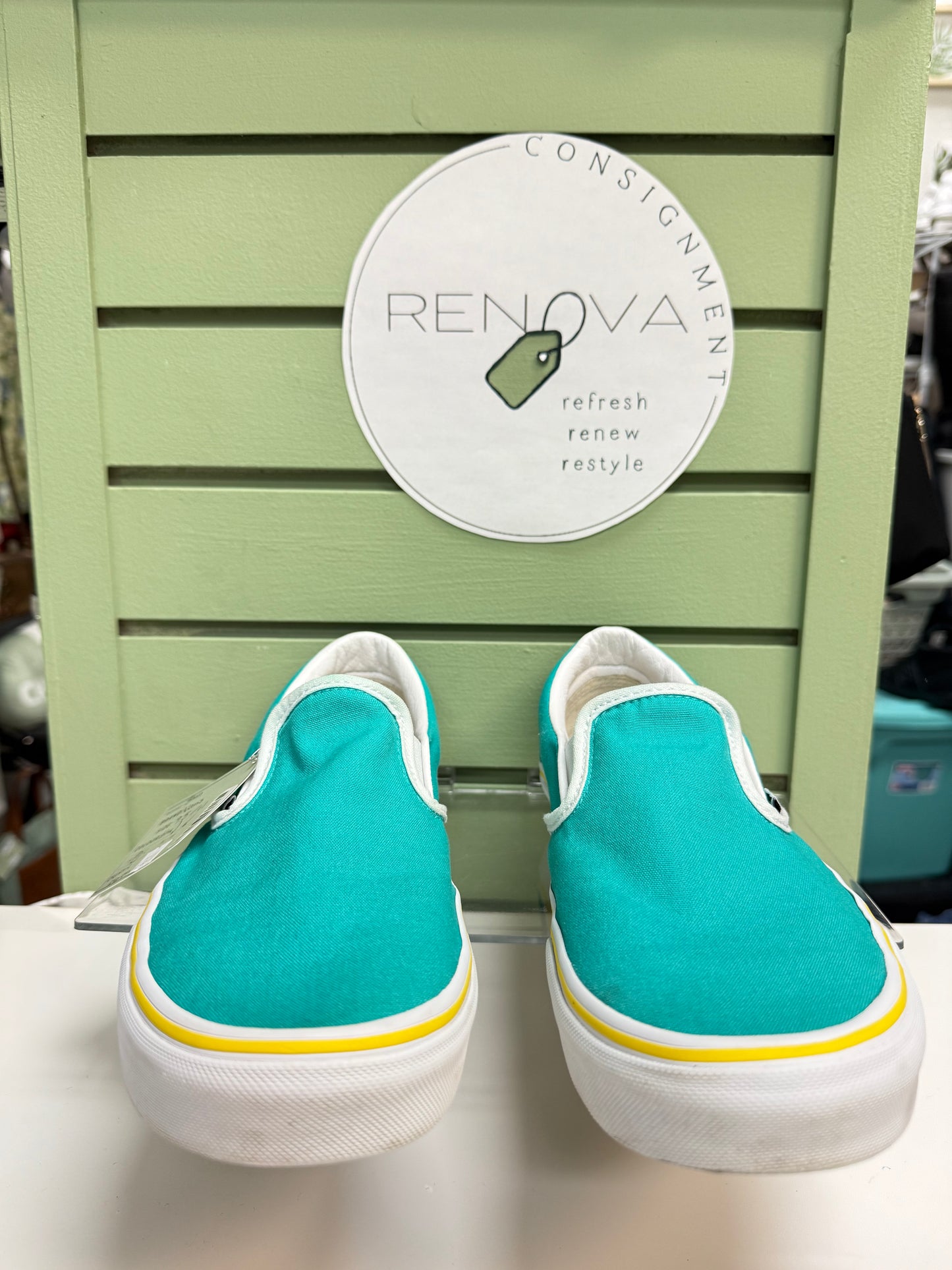 Vans Classic Slip On Sneakers (Mens 8.5/Womens 11)