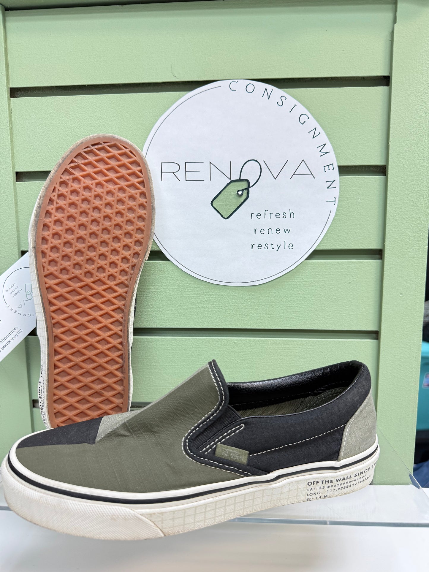 Vans Classic Slip On Sneakers (Womens 8.5)