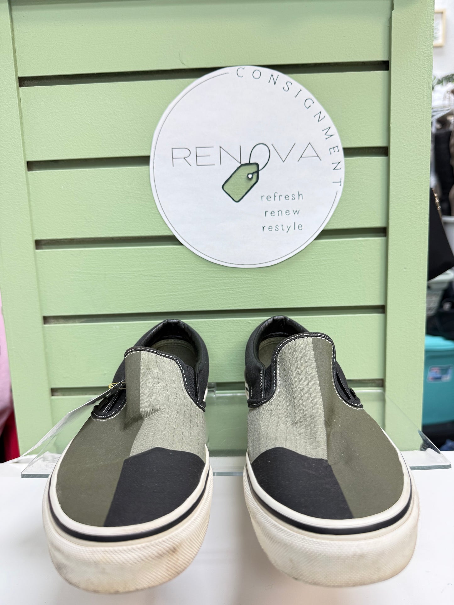 Vans Classic Slip On Sneakers (Womens 8.5)
