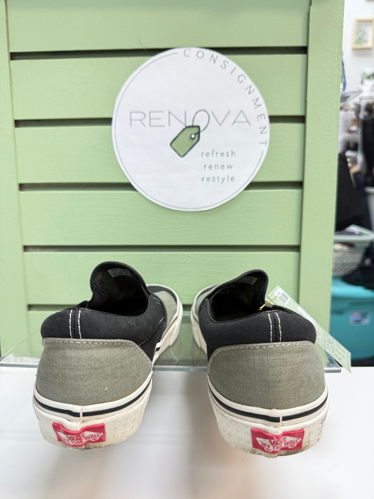 Vans Classic Slip On Sneakers (Womens 8.5)