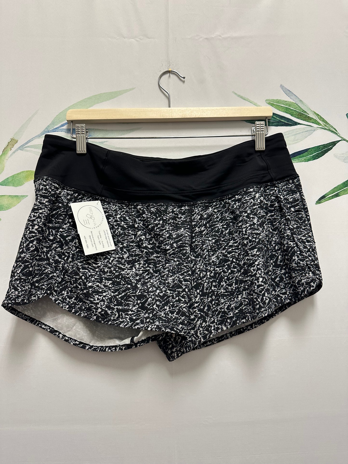 CLEARANCE Lululemon Run Times MR Short 4” (10)