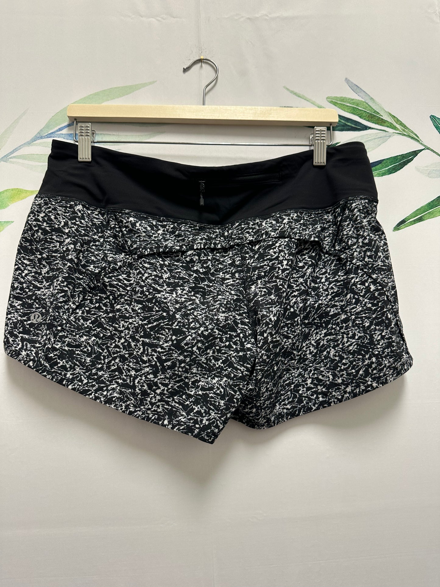 CLEARANCE Lululemon Run Times MR Short 4” (10)