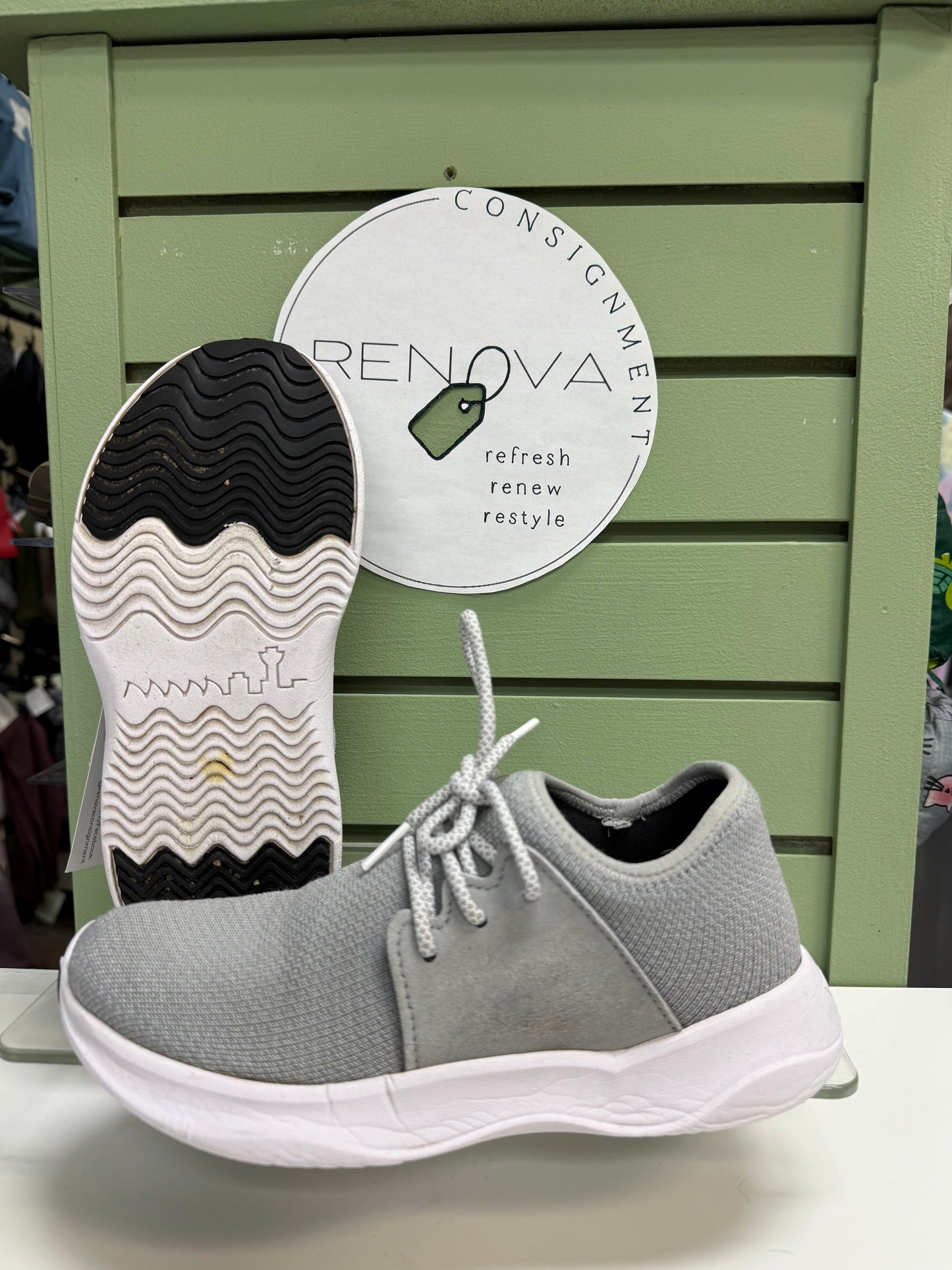 Vessi Everyday Runners (Womens 6)