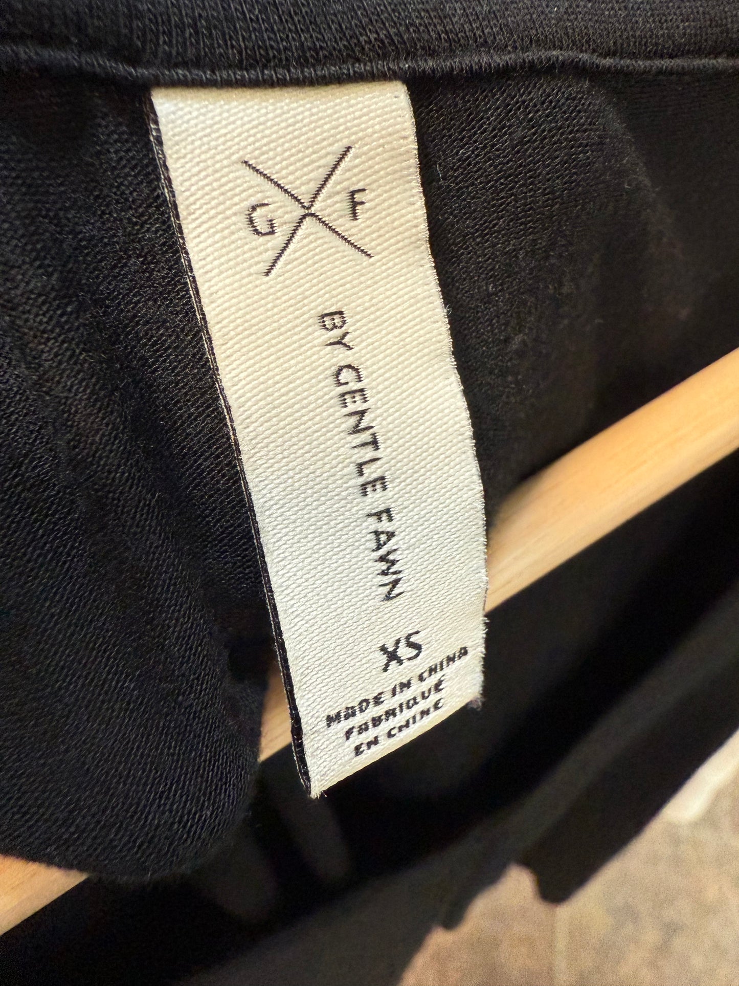 Gentle Jamie V Neck Tee (XS)