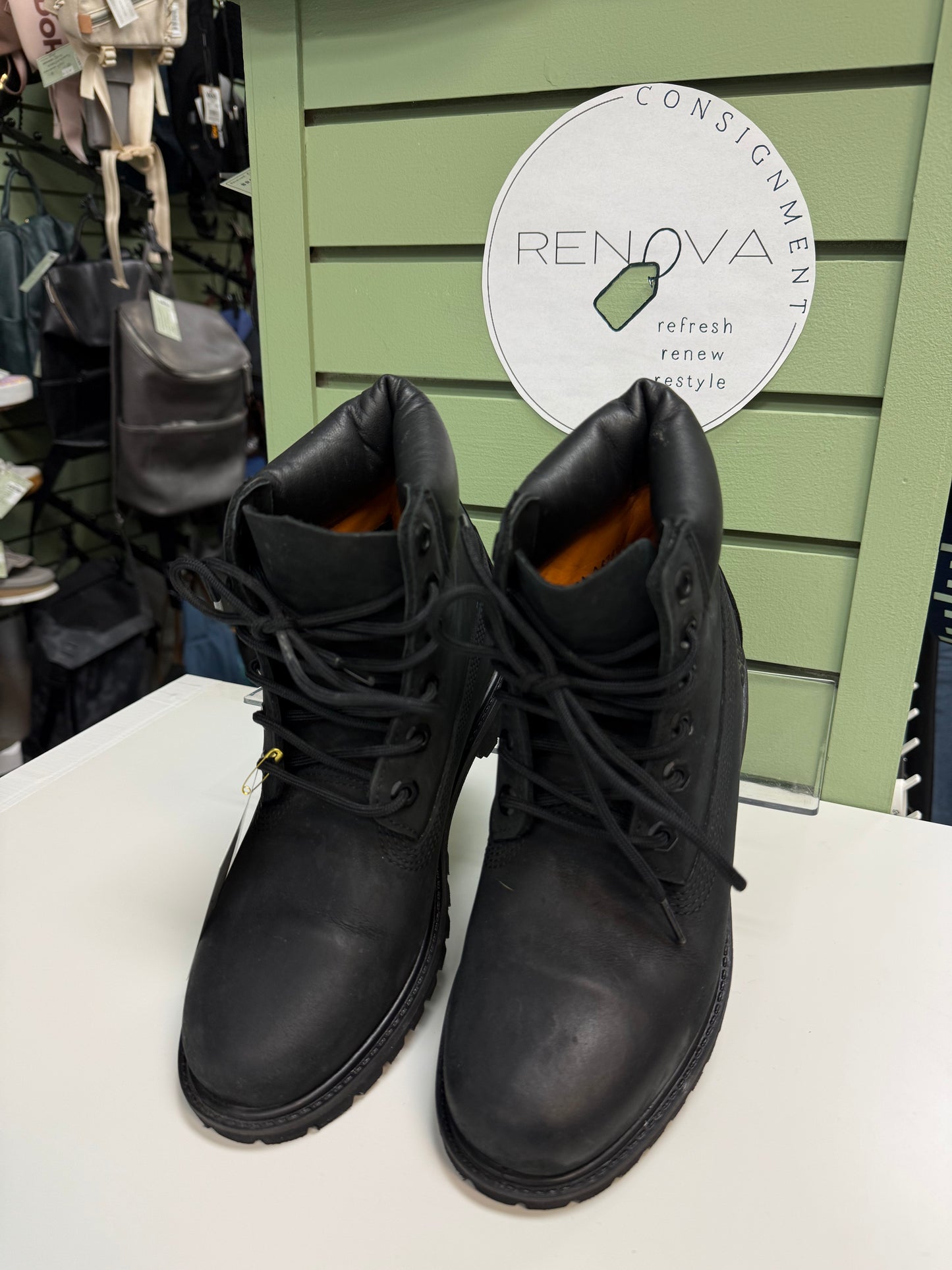 Timberland Classic 6” Boots (Womens 8)