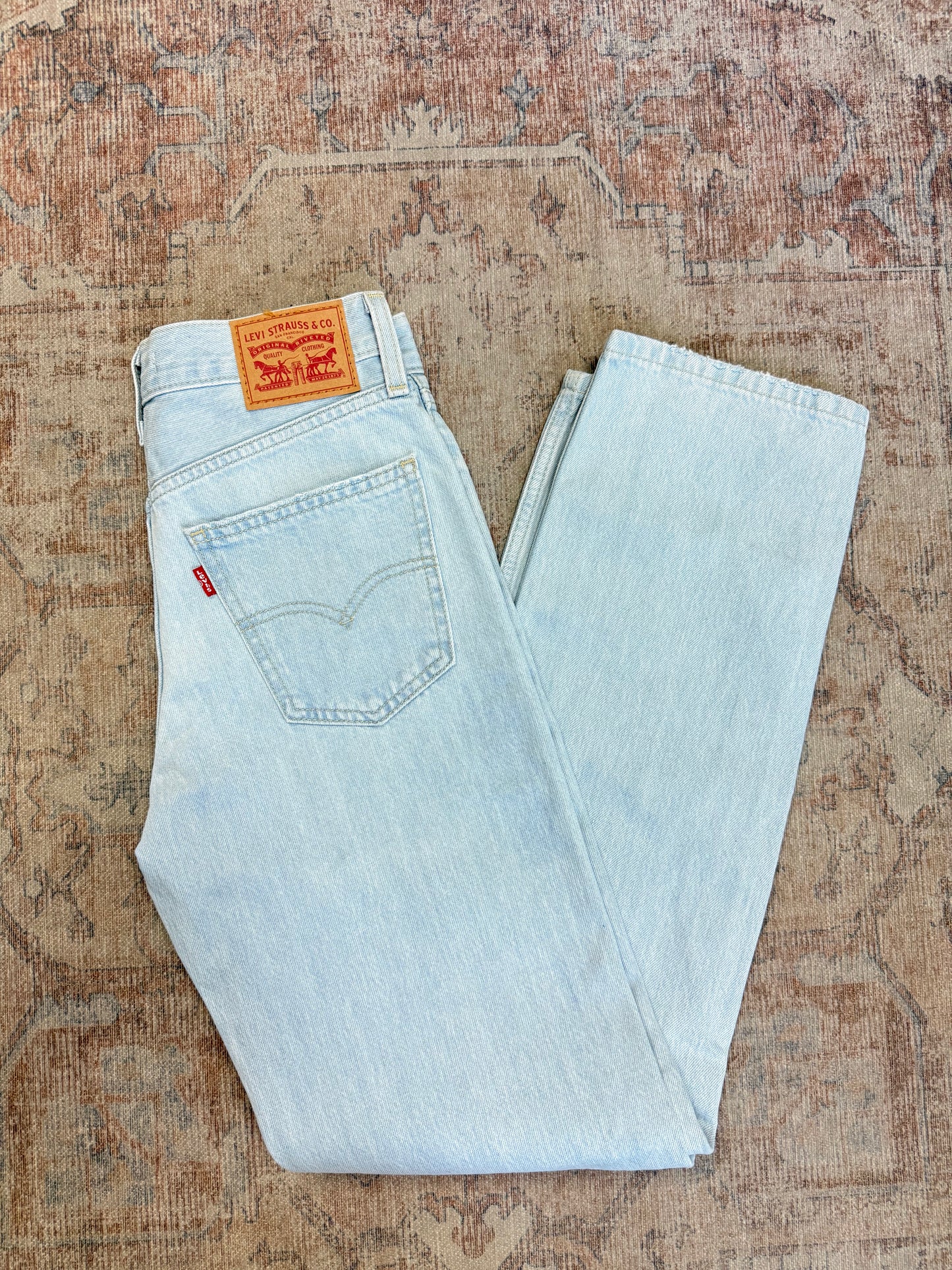Levi Low Pro Straight Jeans (24)