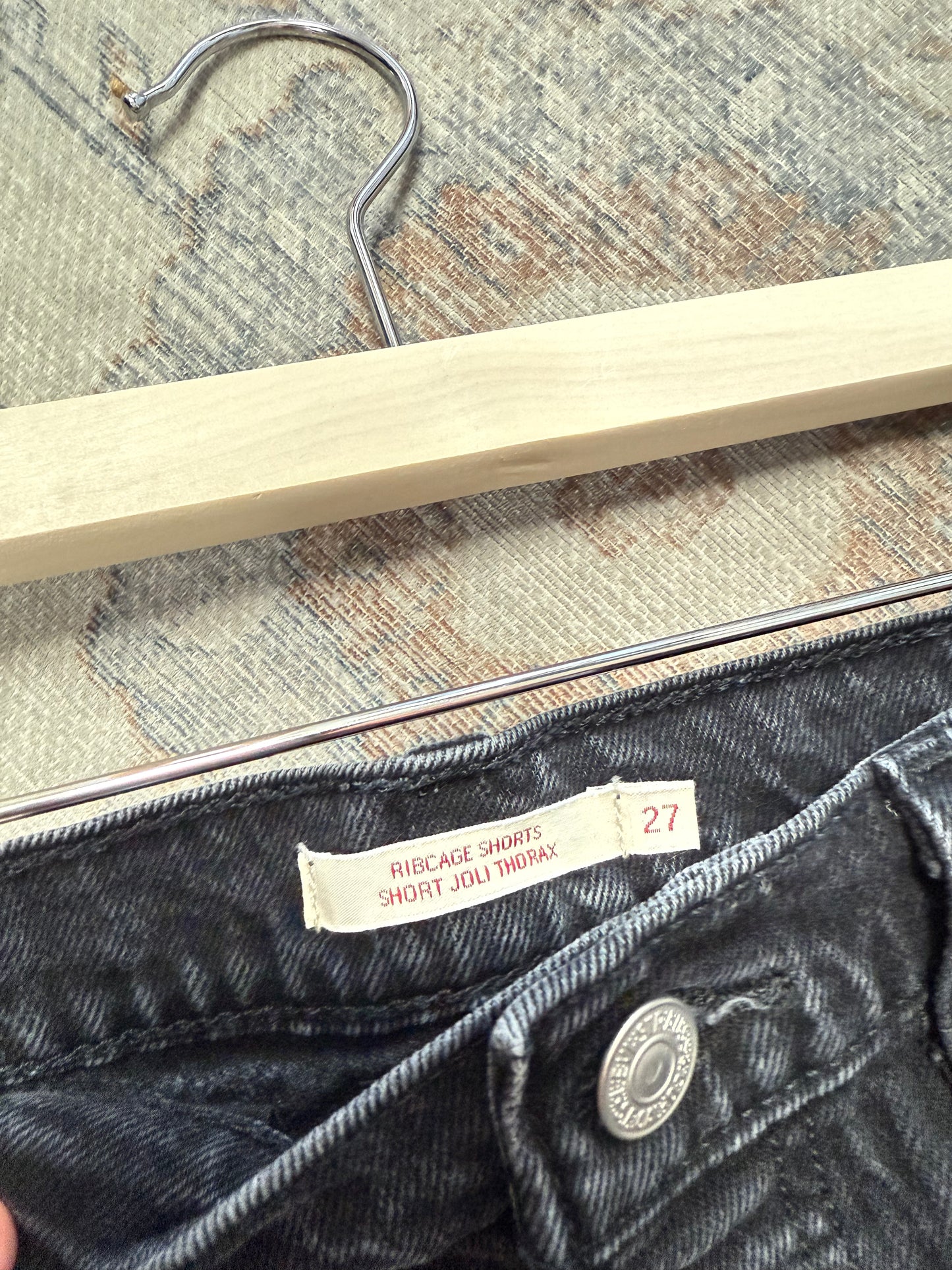 Levi’s Ribcage HR Shorts (27)