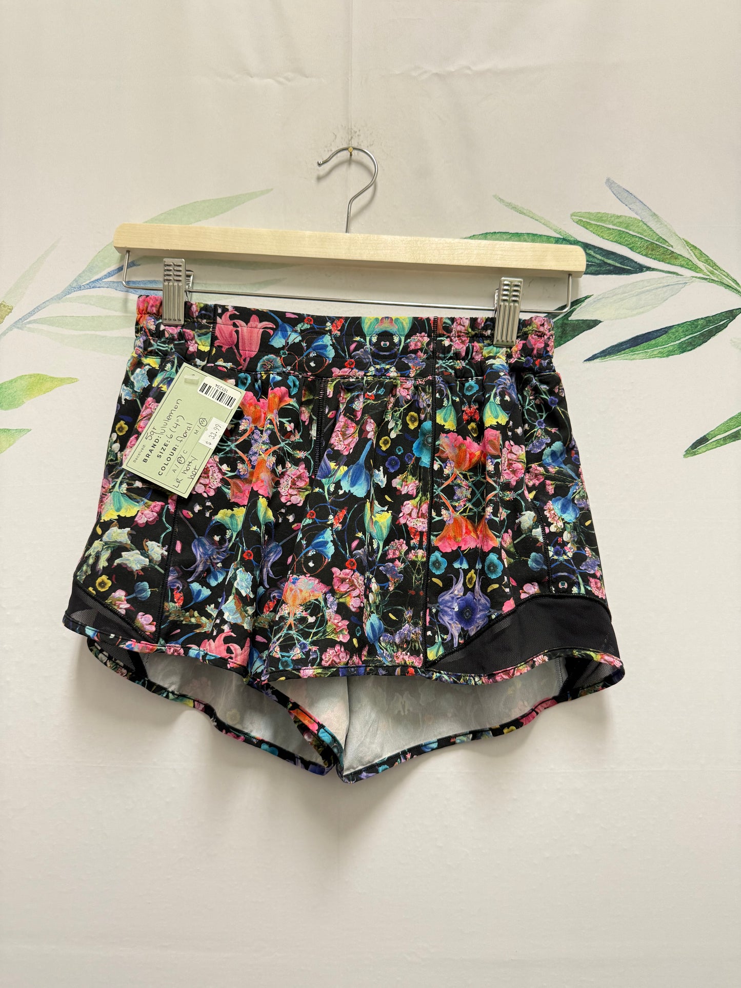 Lululemon Hotty Hot LR Short 4” (6)