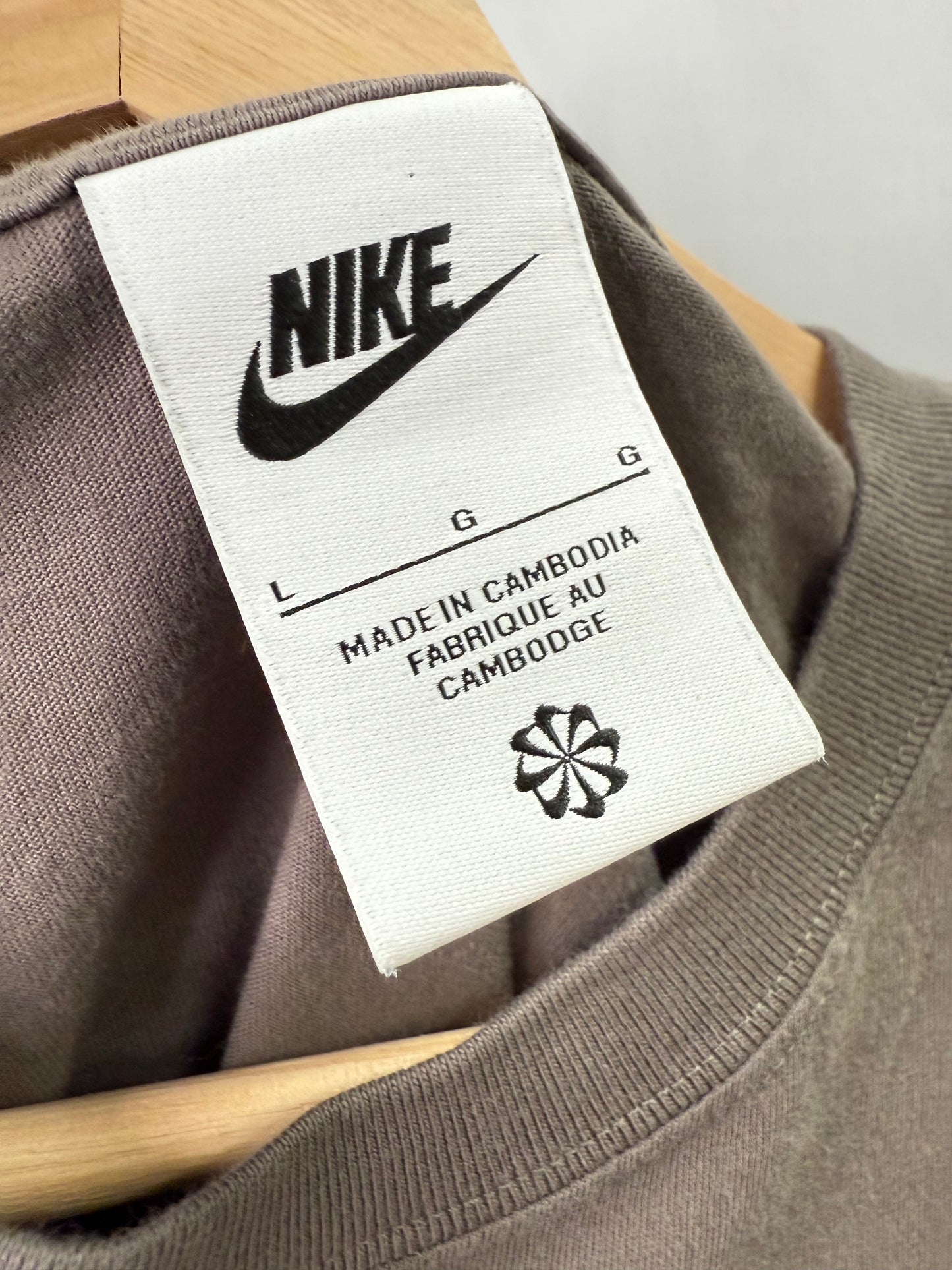 Nike Graphic Crop Tee (L)