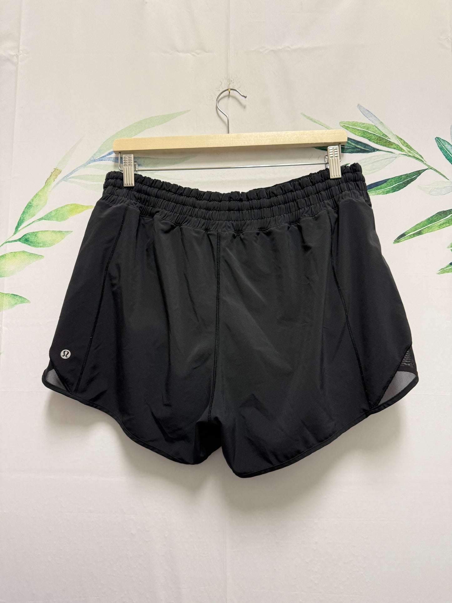 Lululemon Hotty Hot HR Short 4” (14)