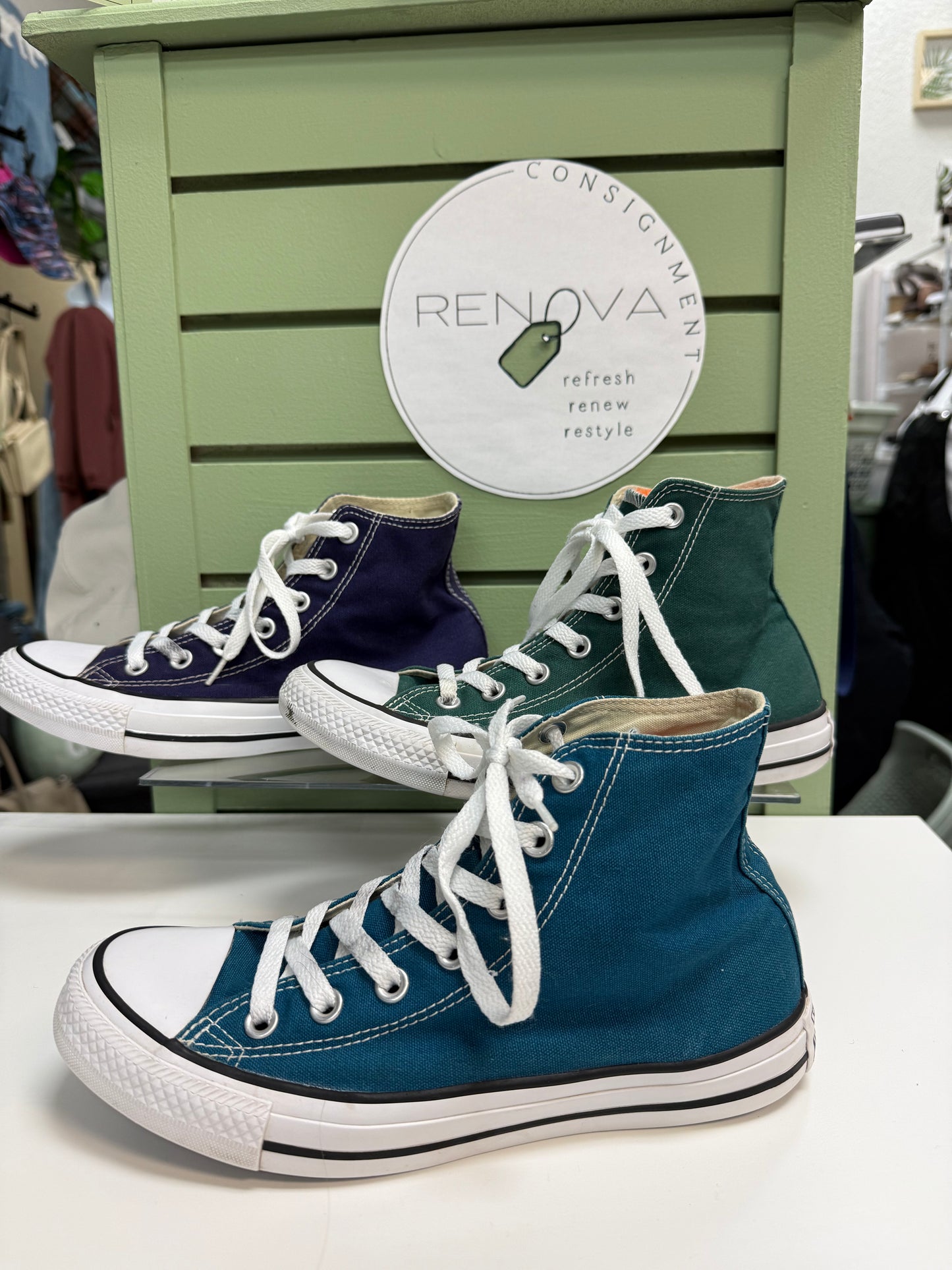 Converse All Star High Top Sneakers (Womens 8)