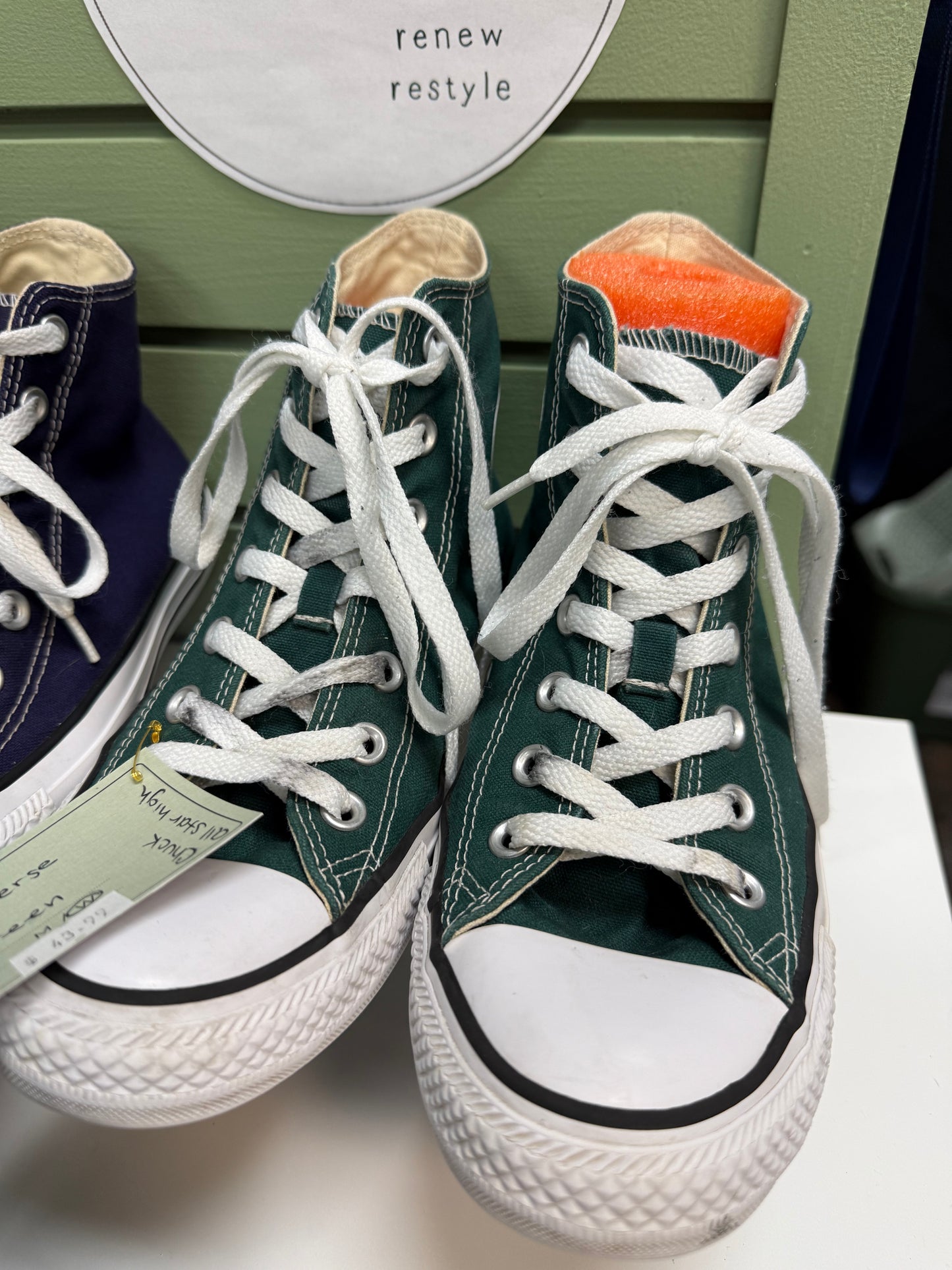 Converse All Star High Top Sneakers (Womens 8)