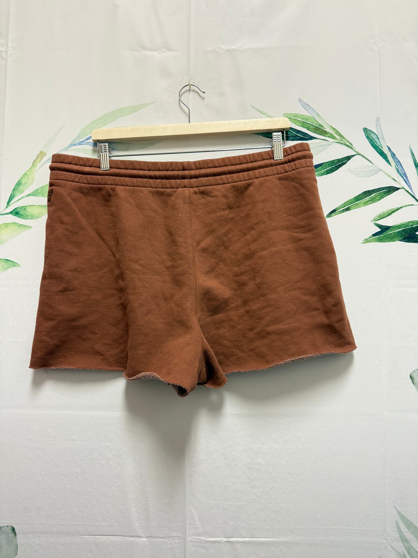 Aritzia TNA Cozy Boyfriend HR Short 3” (XL)