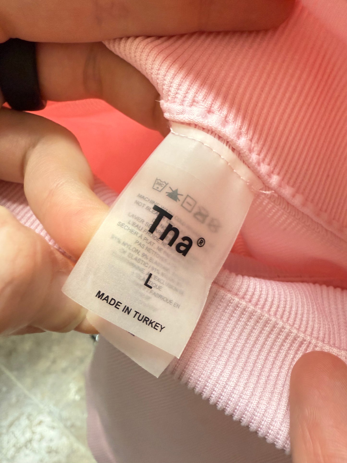 Aritzia TNA BodyGrip HR Short 7” (L)