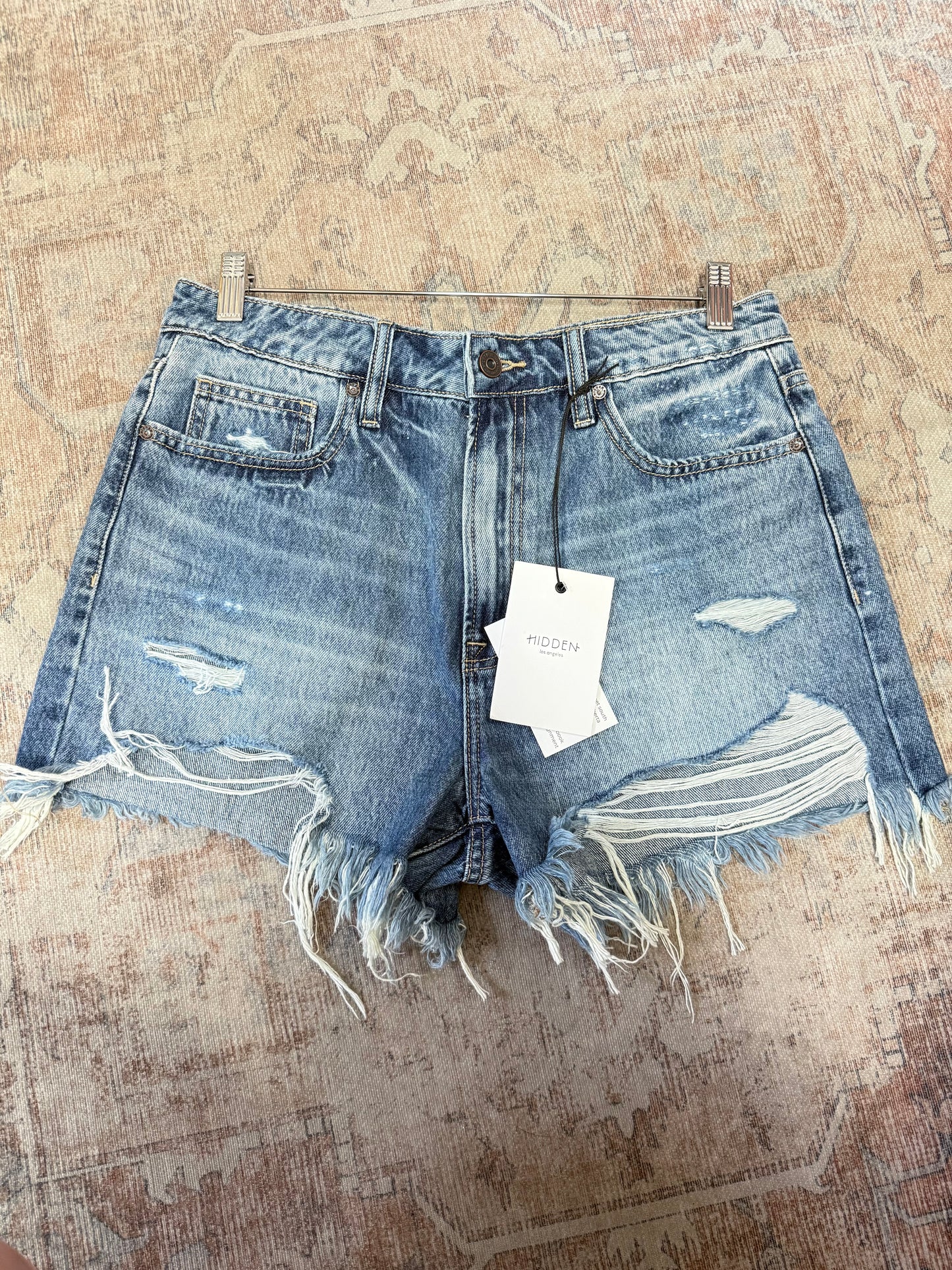 Hidden Raw Hem Mom HR Shorts (L)