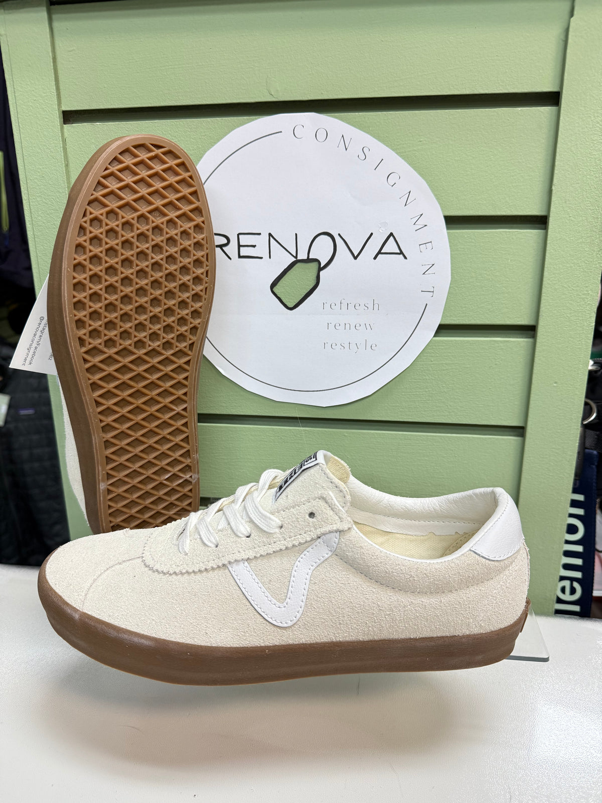 Vans Sport Low Sneakers (Mens 9.5/ Womens 11)