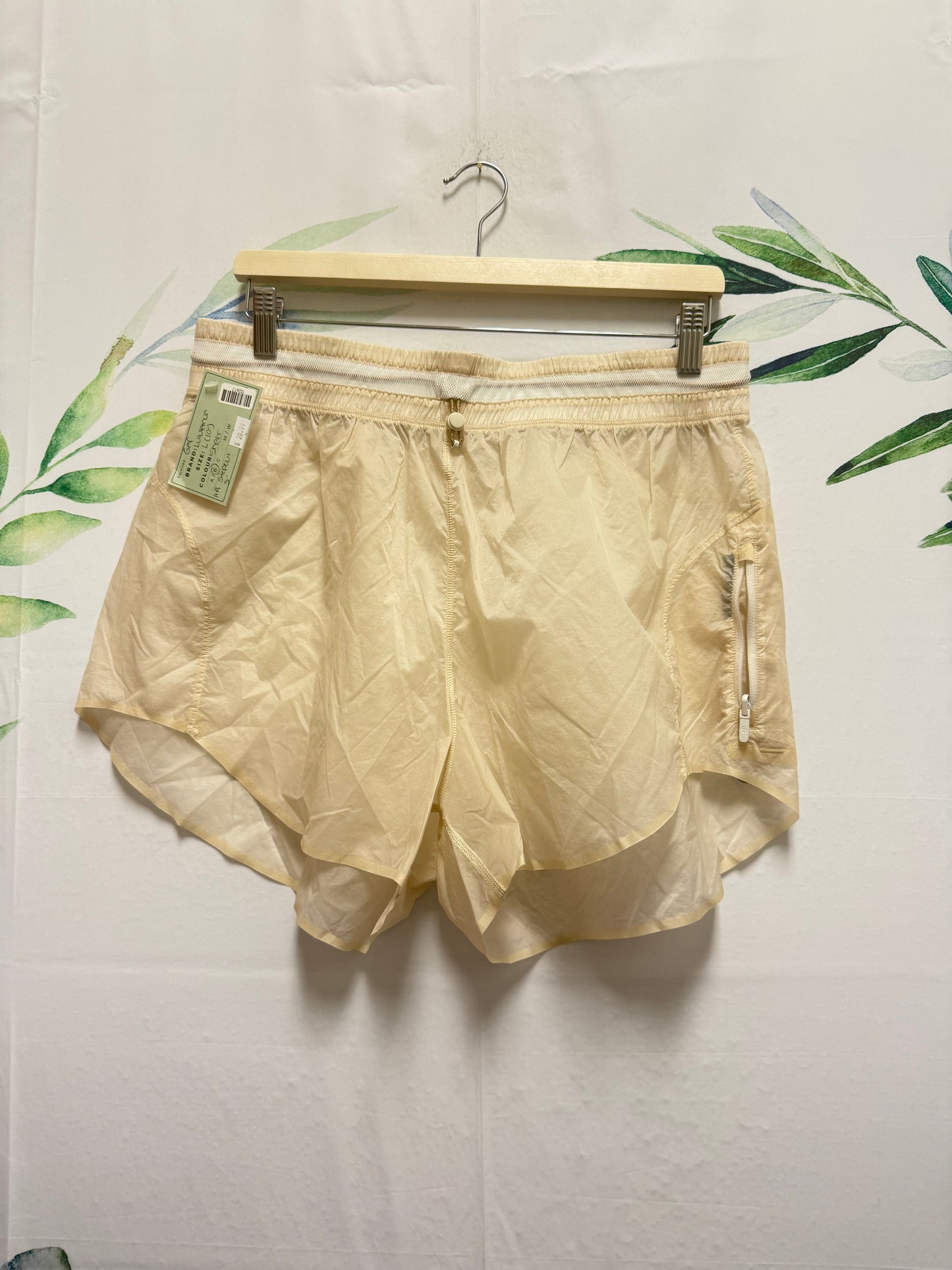 Lululemon Step Out HR Short Shell 3” (L)
