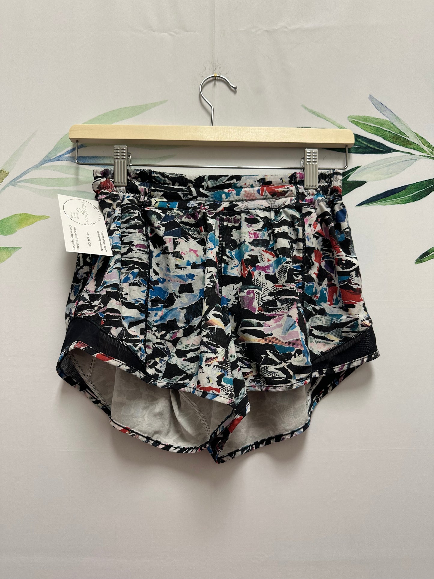 CLEARANCE Lululemon Hotty Hot LR Short 4” (6)