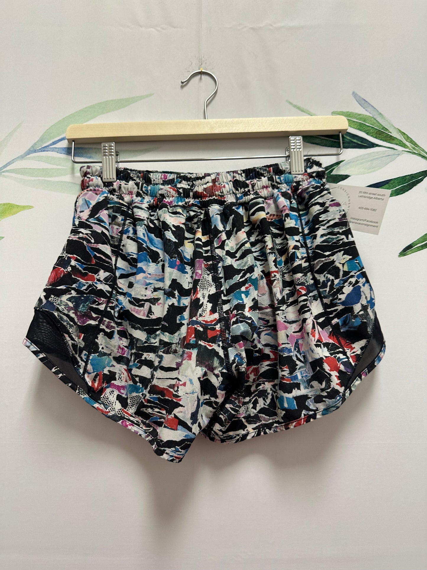 CLEARANCE Lululemon Hotty Hot LR Short 4” (6)