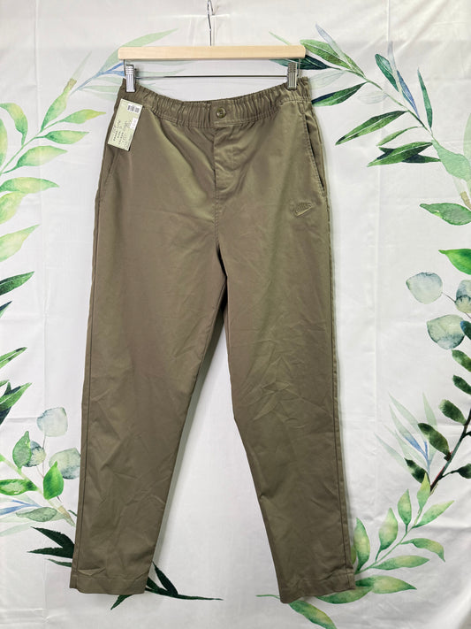 Nike Club Woven Taper Pant (S)
