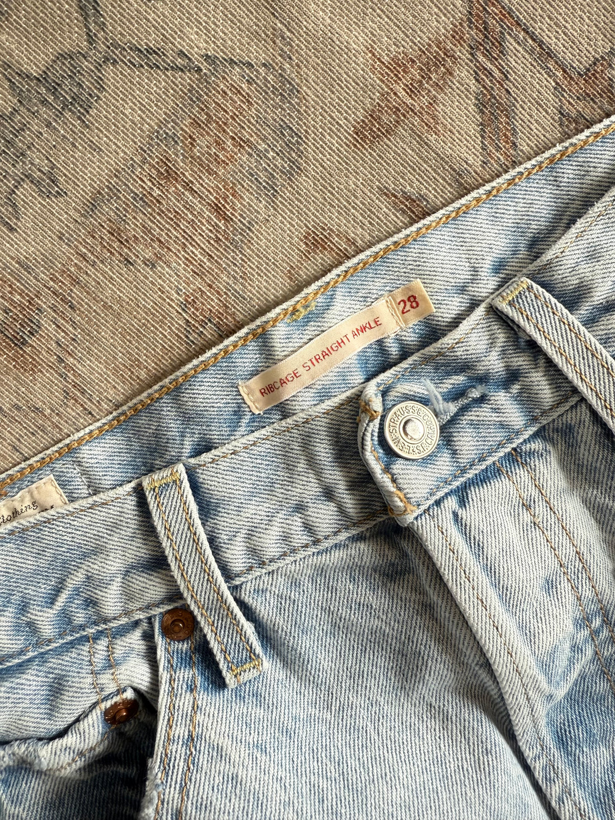 Levi’s Ribcage Straight Ankle HR Jeans (28x27)